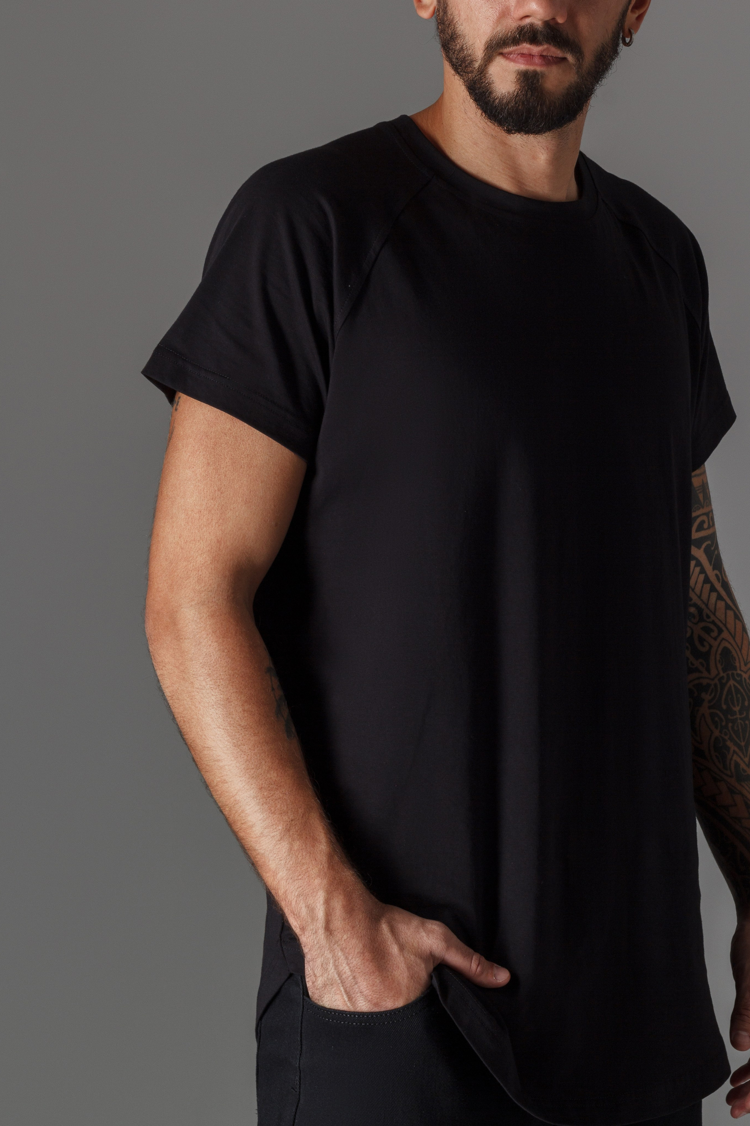 Футболка — Сергей. Фото для маркетплейсов в самых сочных локациях города Сочи