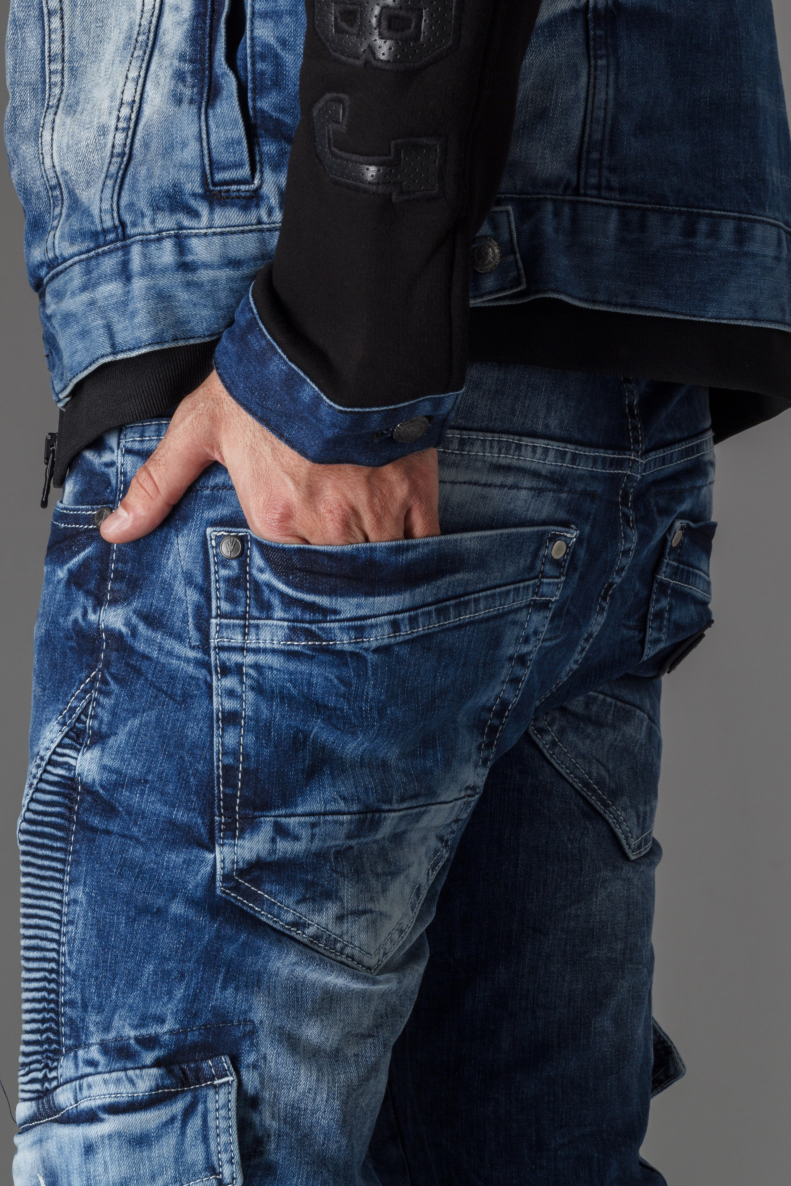 Джинсы — Сергей. Фото для маркетплейсов в самых сочных локациях города Сочи