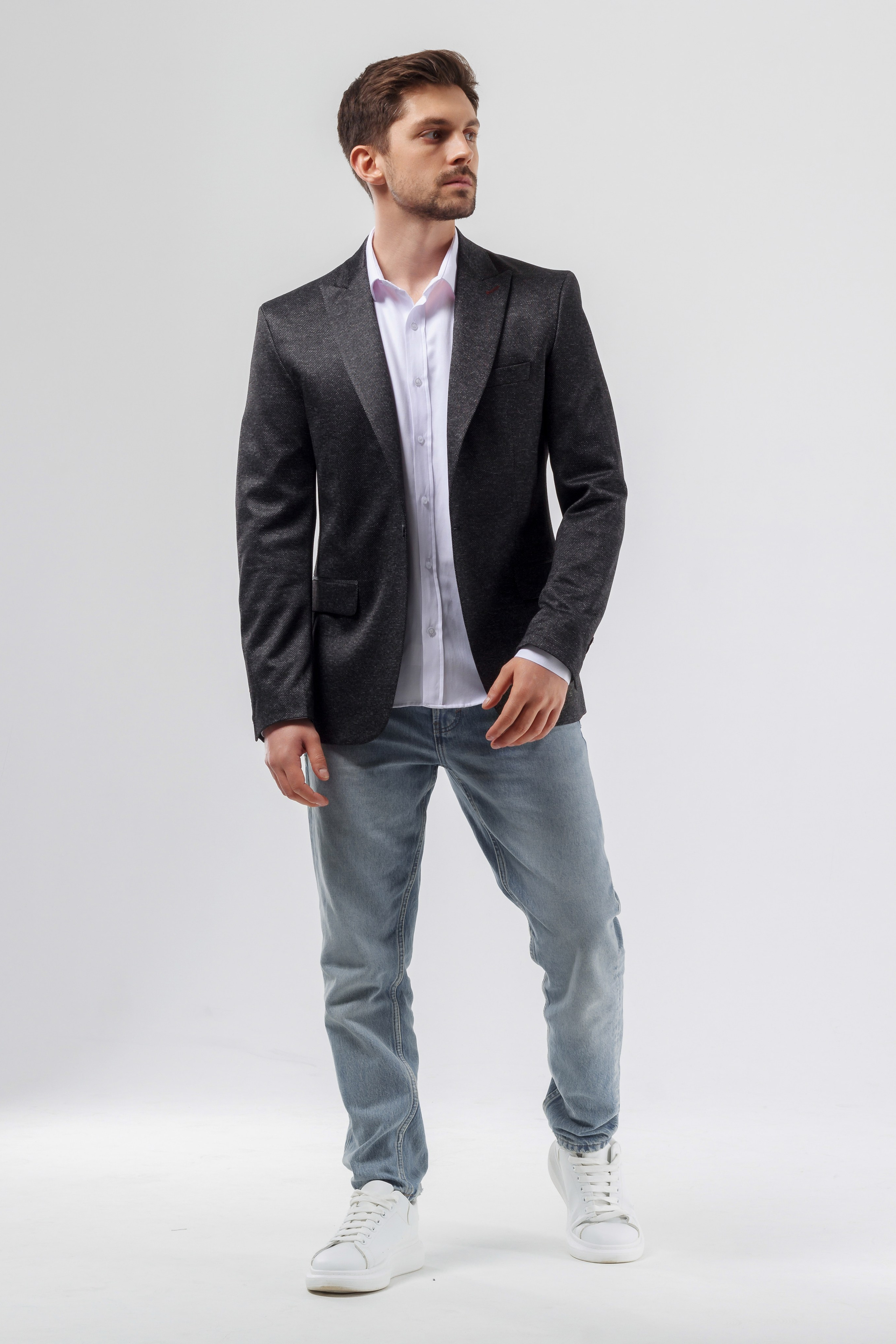 Пиджаки — Денис. Фото для маркетплейсов в самых сочных локациях города Сочи