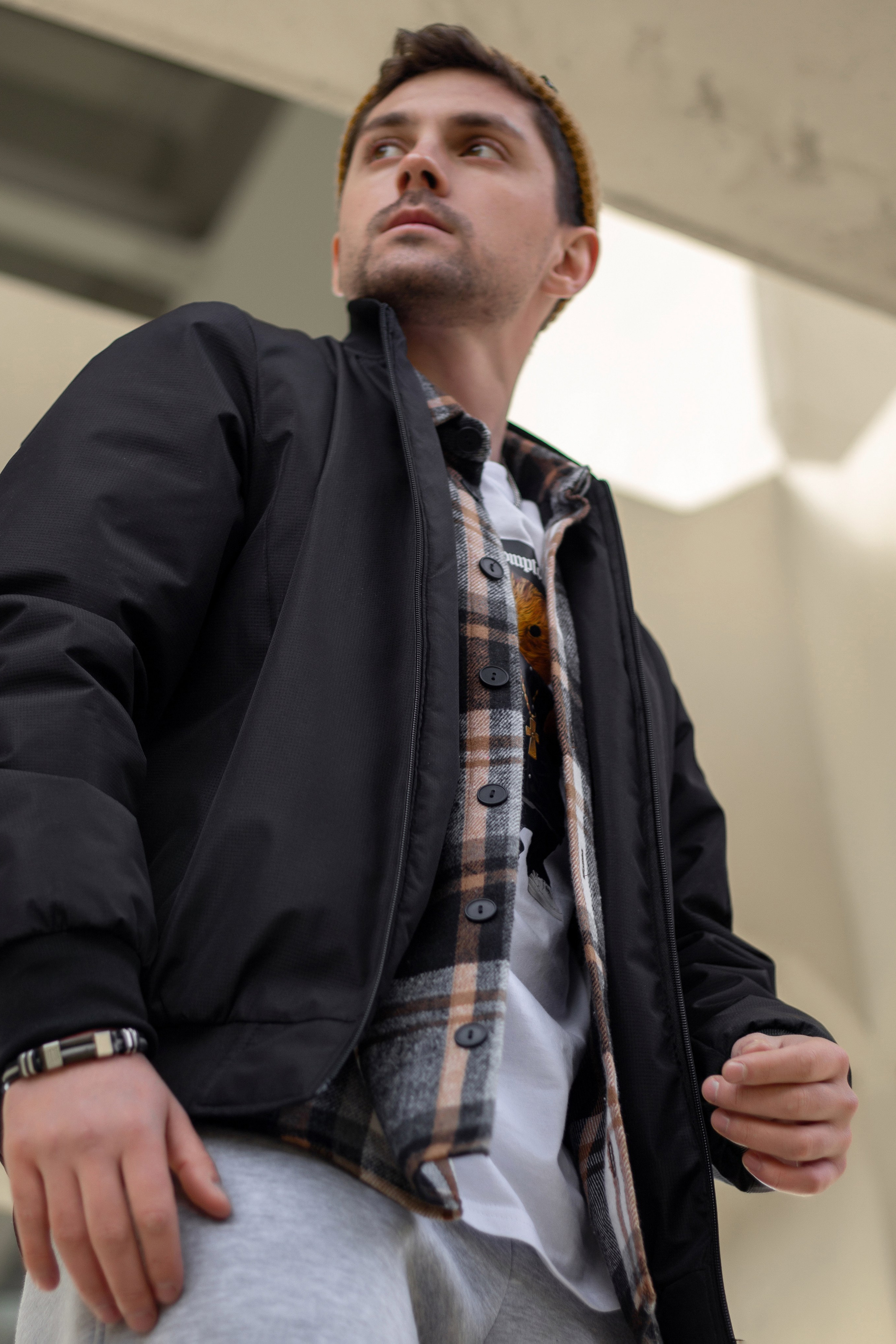 Бомбер. Фото для маркетплейсов в самых сочных локациях города Сочи