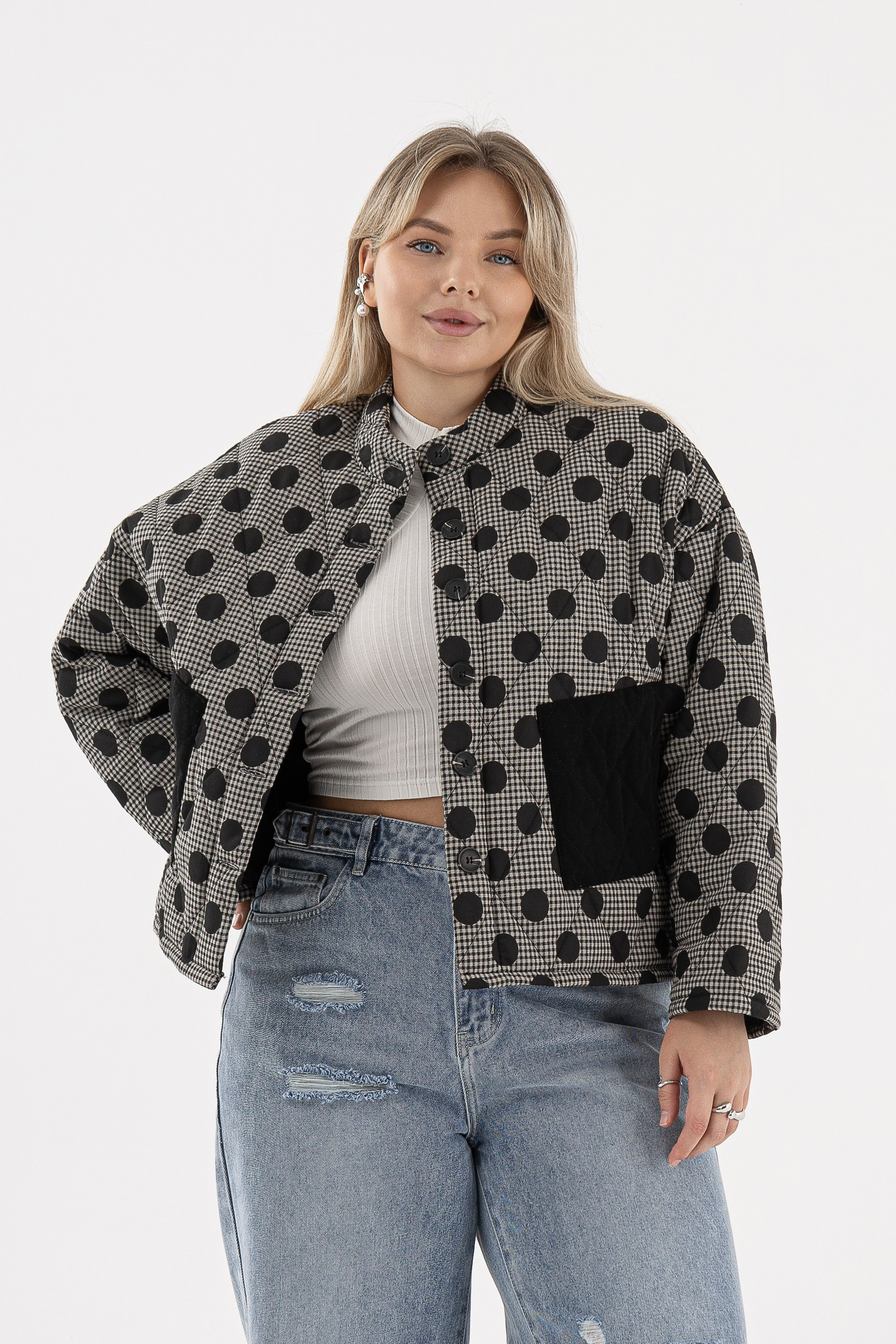 Куртка. Фото для маркетплейсов в самых сочных локациях города Сочи