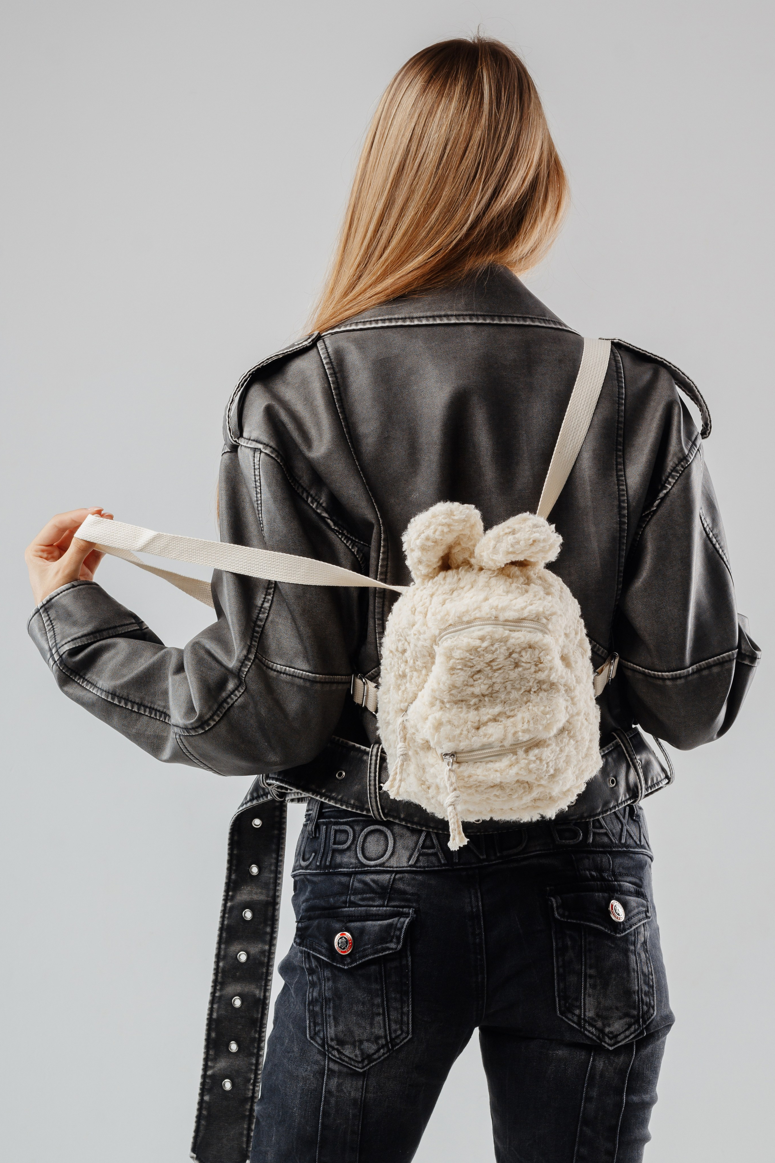 Рюкзаки — Полина. Фото для маркетплейсов в самых сочных локациях города Сочи