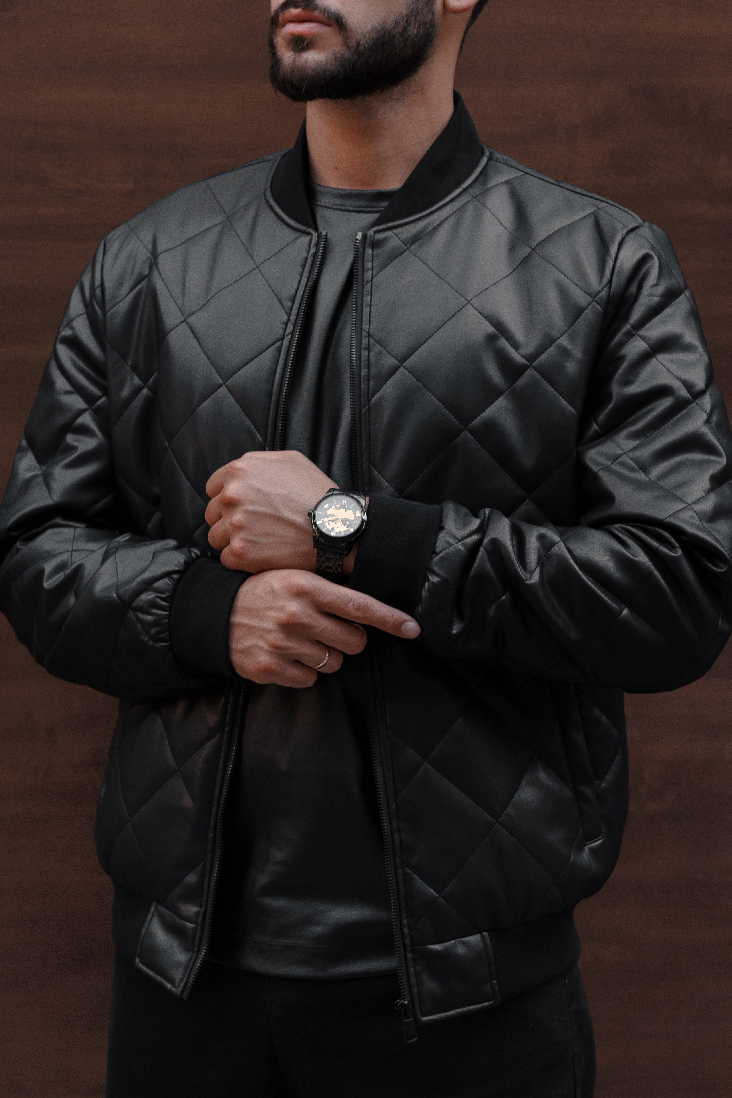 Бомбер. Фото для маркетплейсов в самых сочных локациях города Сочи