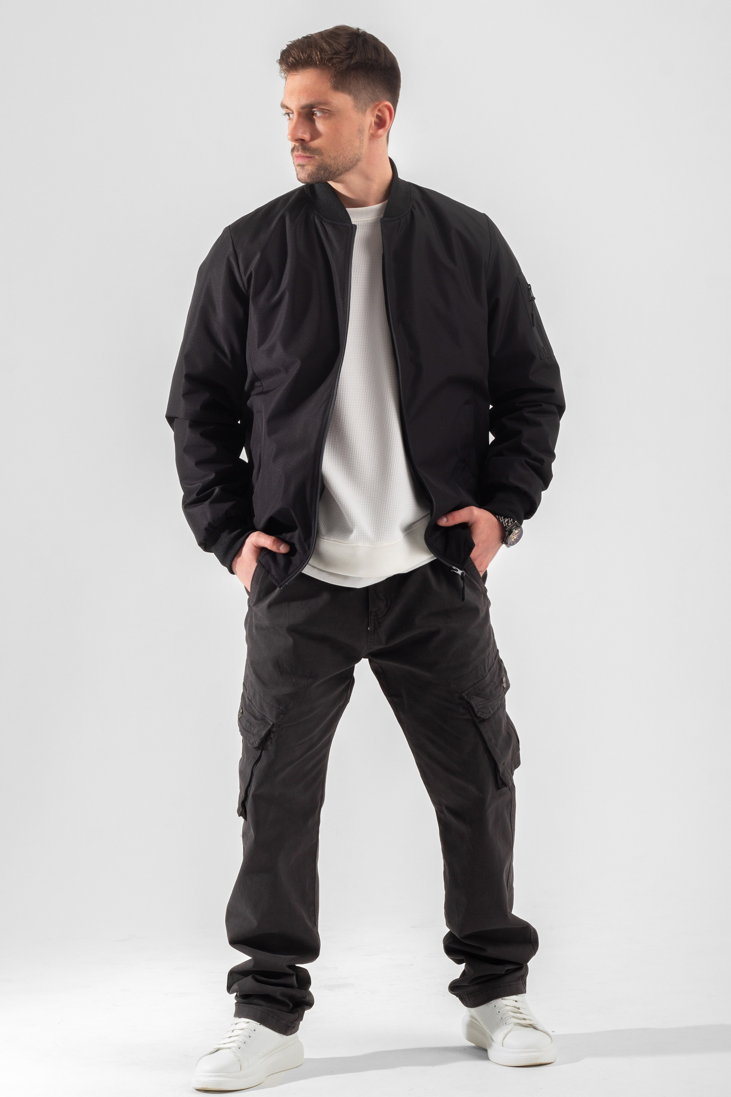 Бомбер — Денис. Фото для маркетплейсов в самых сочных локациях города Сочи