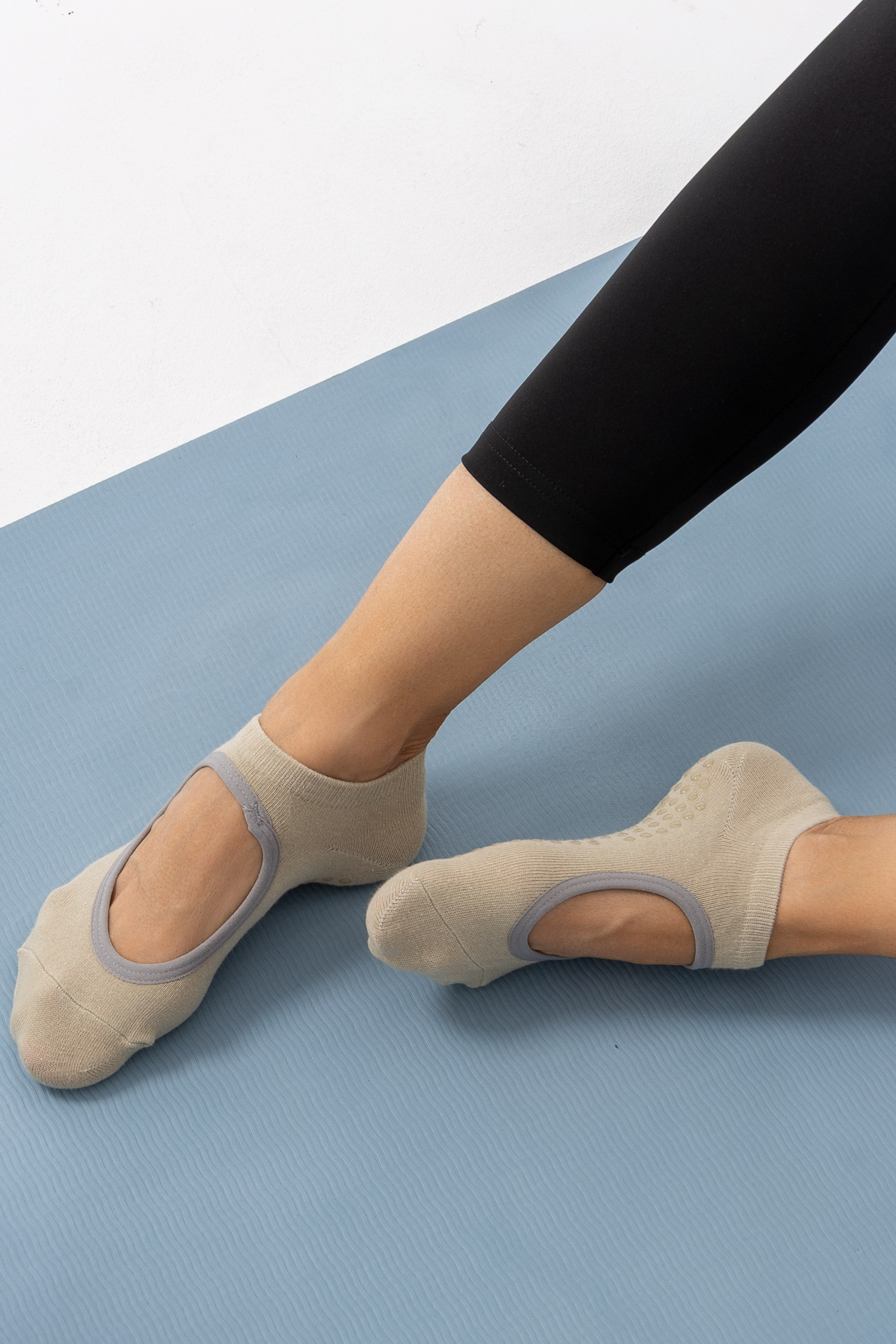 Носки. Фото для маркетплейсов в самых сочных локациях города Сочи