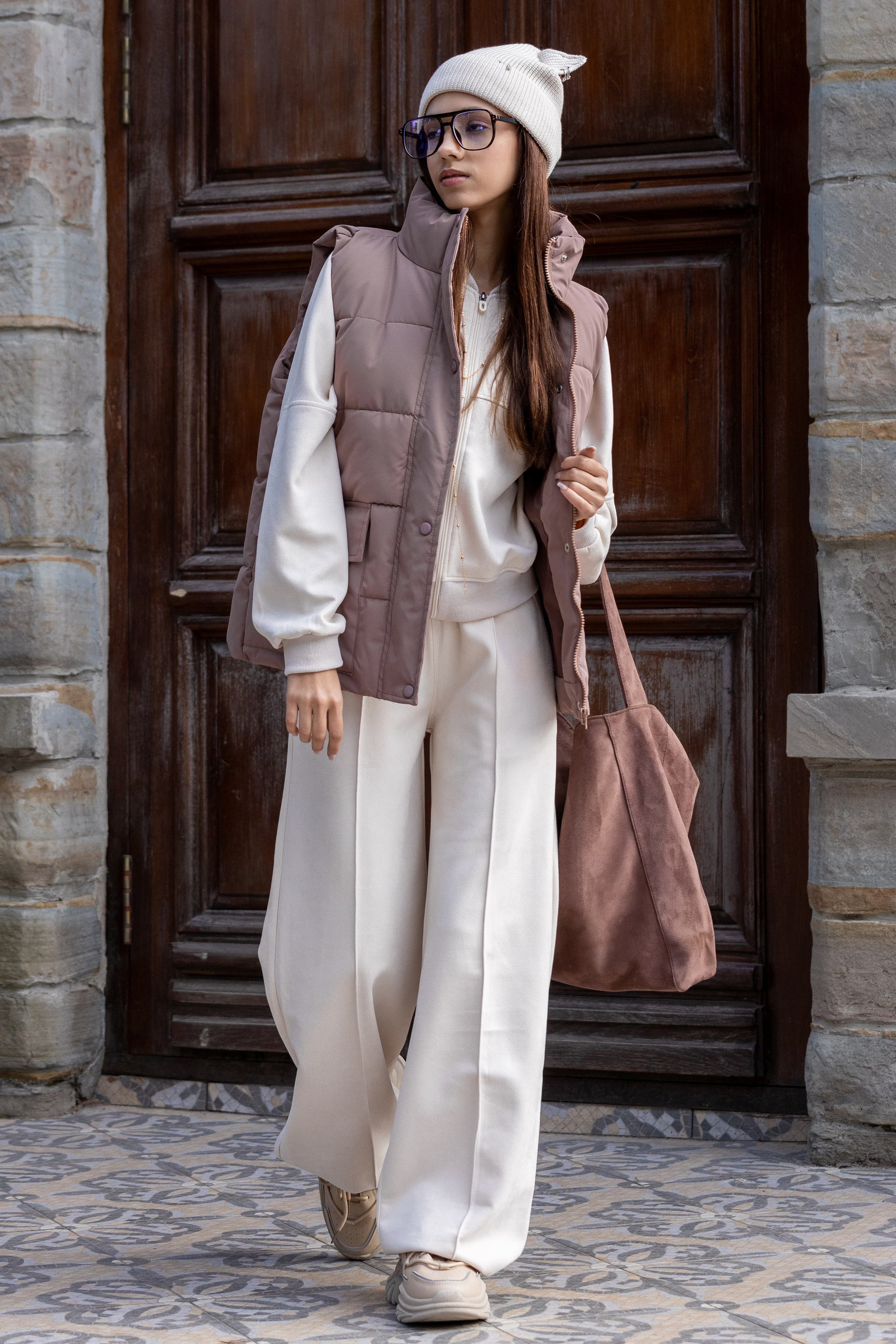 Шапки. Фото для маркетплейсов в самых сочных локациях города Сочи