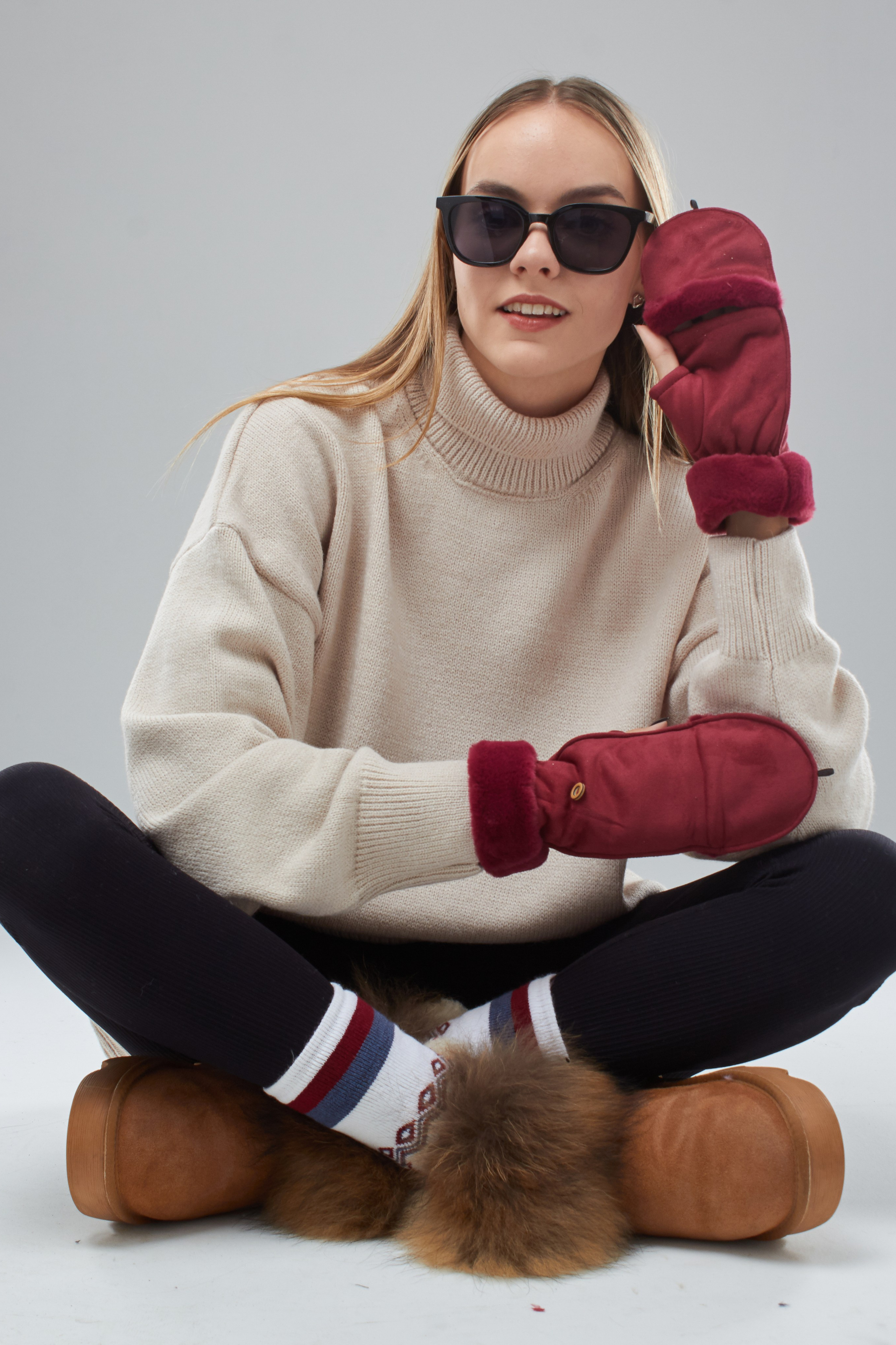 Варежки — Полина. Фото для маркетплейсов в самых сочных локациях города Сочи