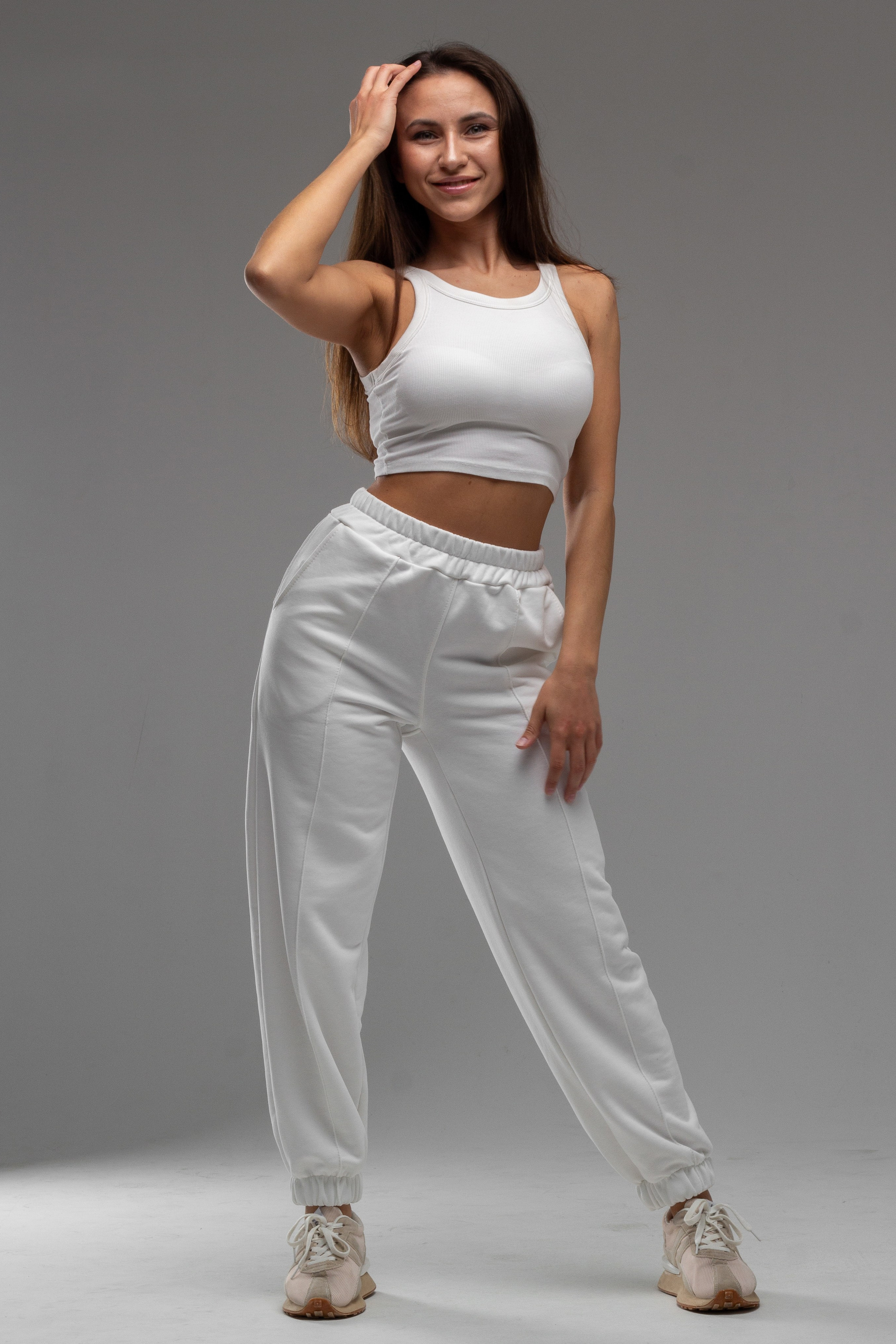 Джоггеры — Эля. Фото для маркетплейсов в самых сочных локациях города Сочи