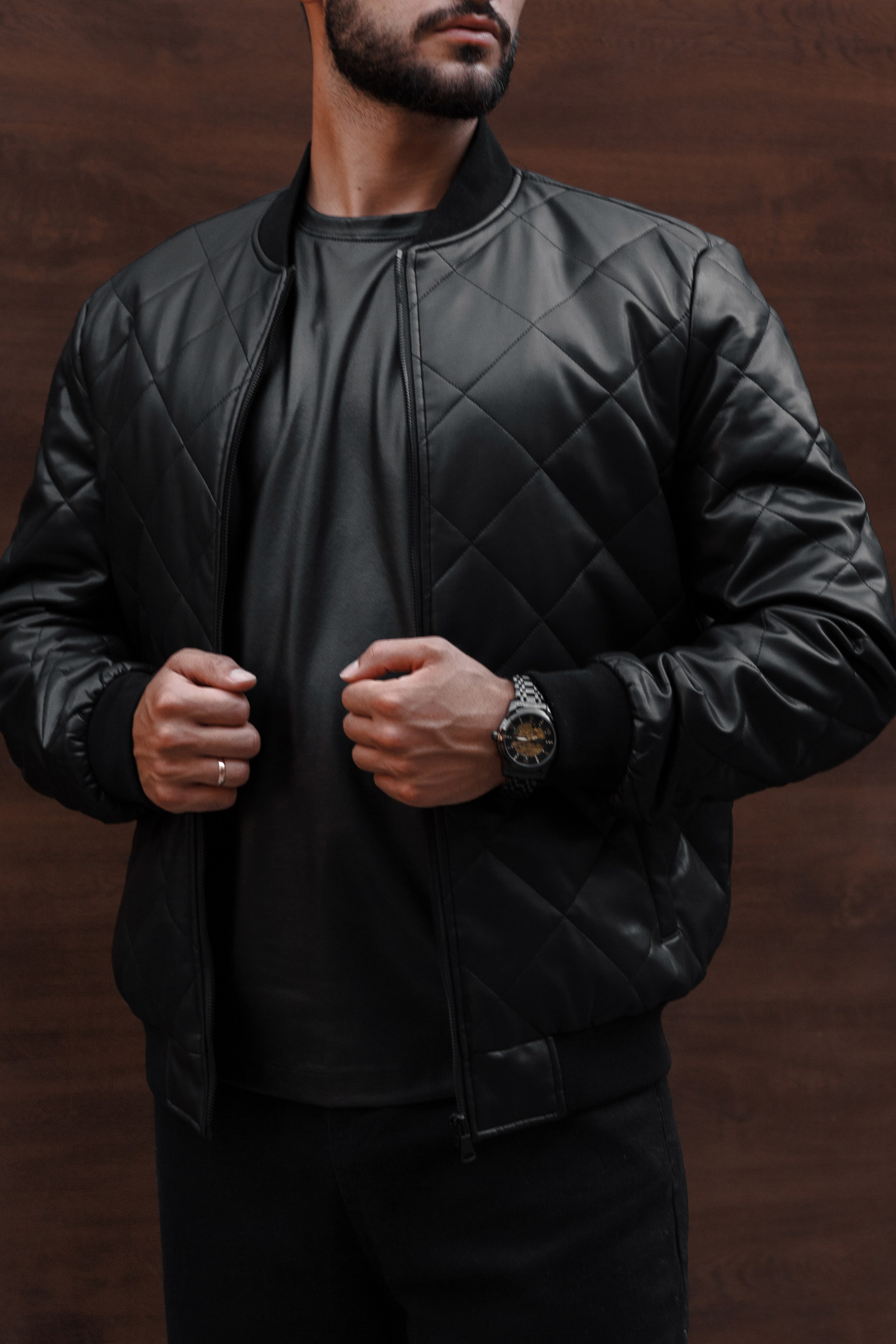 Бомбер. Фото для маркетплейсов в самых сочных локациях города Сочи