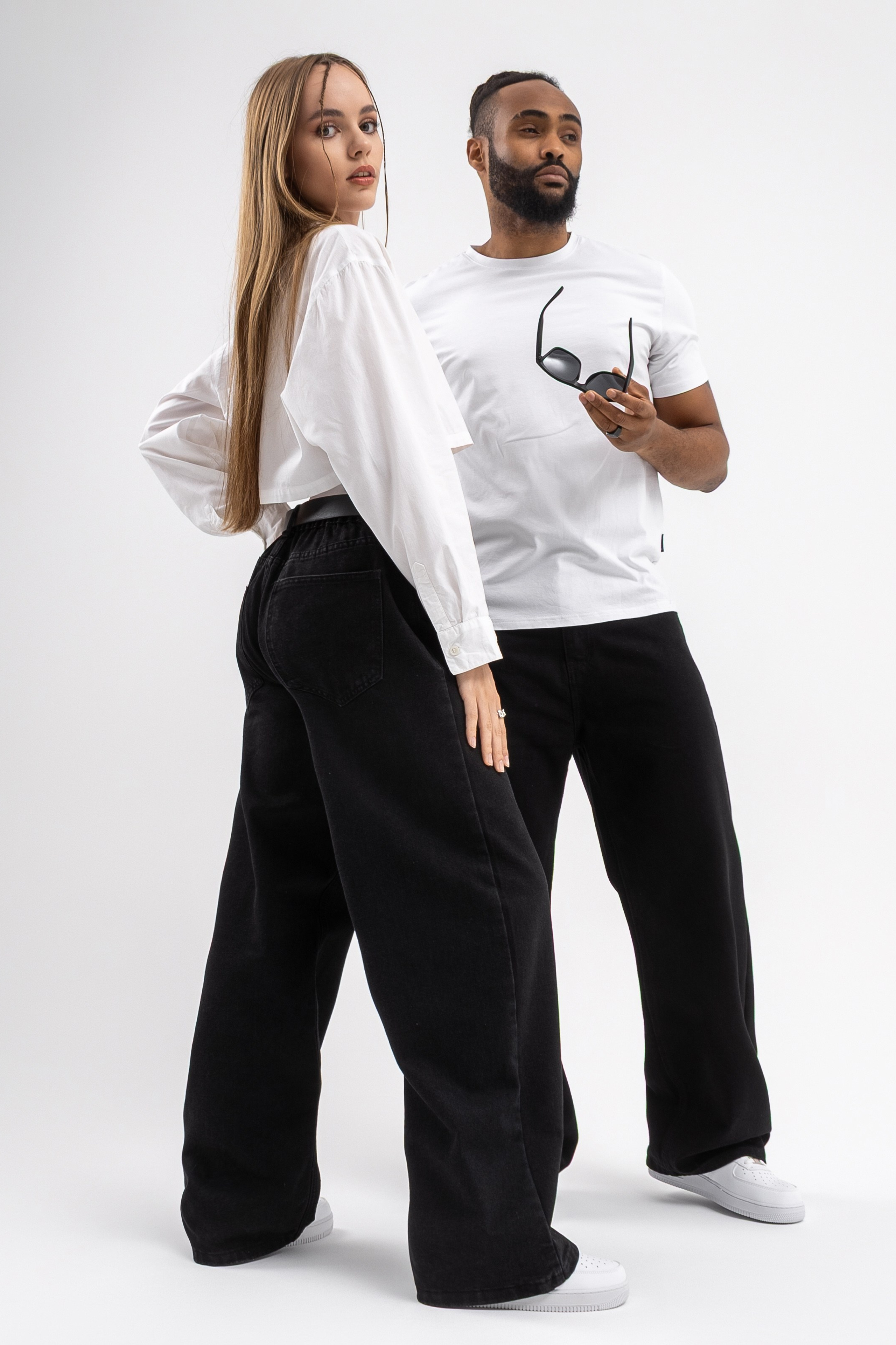 Джинсы. Фото для маркетплейсов в самых сочных локациях города Сочи