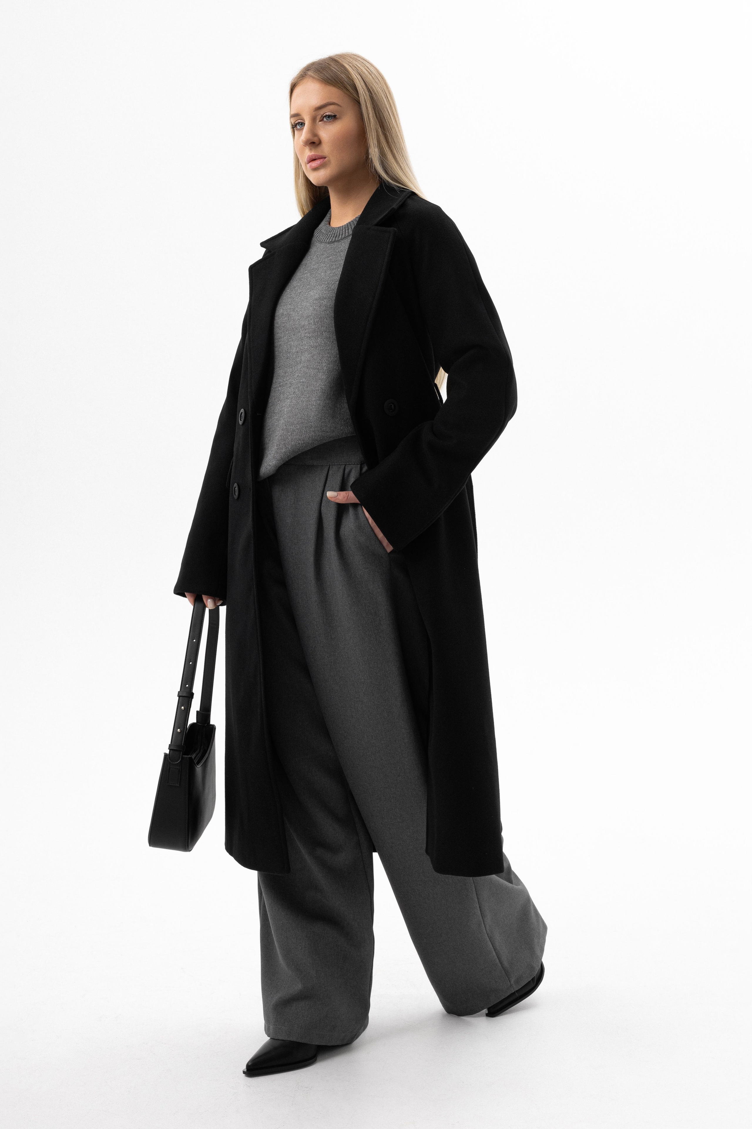 Пальто. Фото для маркетплейсов в самых сочных локациях города Сочи