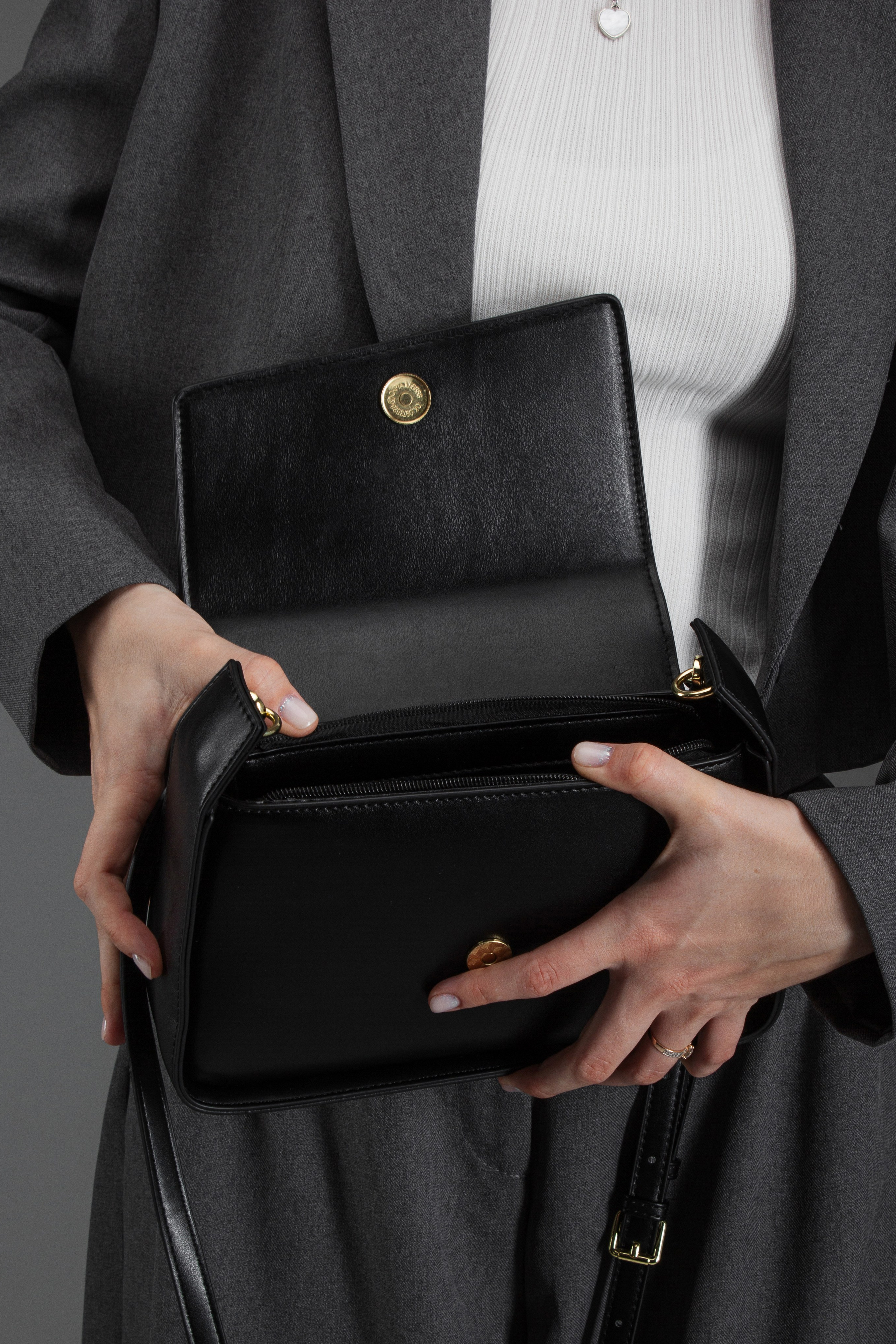 Сумки — Каролина. Фото для маркетплейсов в самых сочных локациях города Сочи