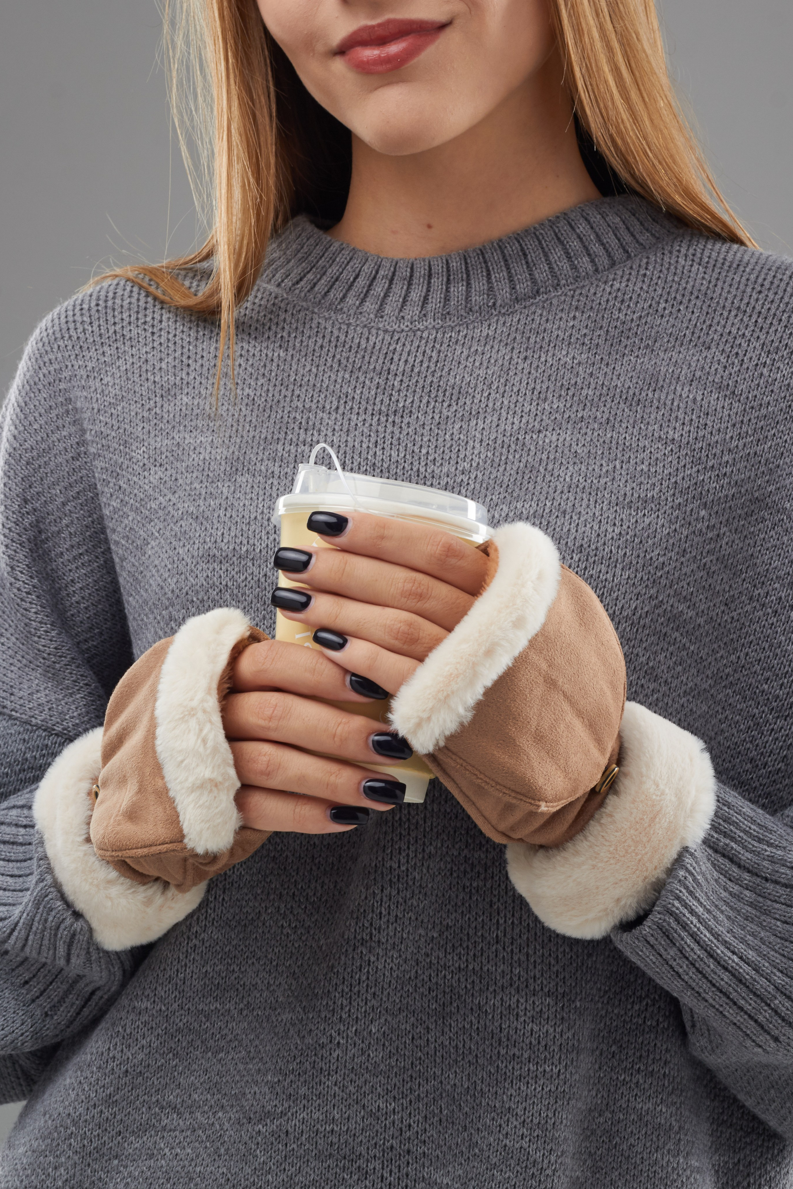 Варежки — Полина. Фото для маркетплейсов в самых сочных локациях города Сочи