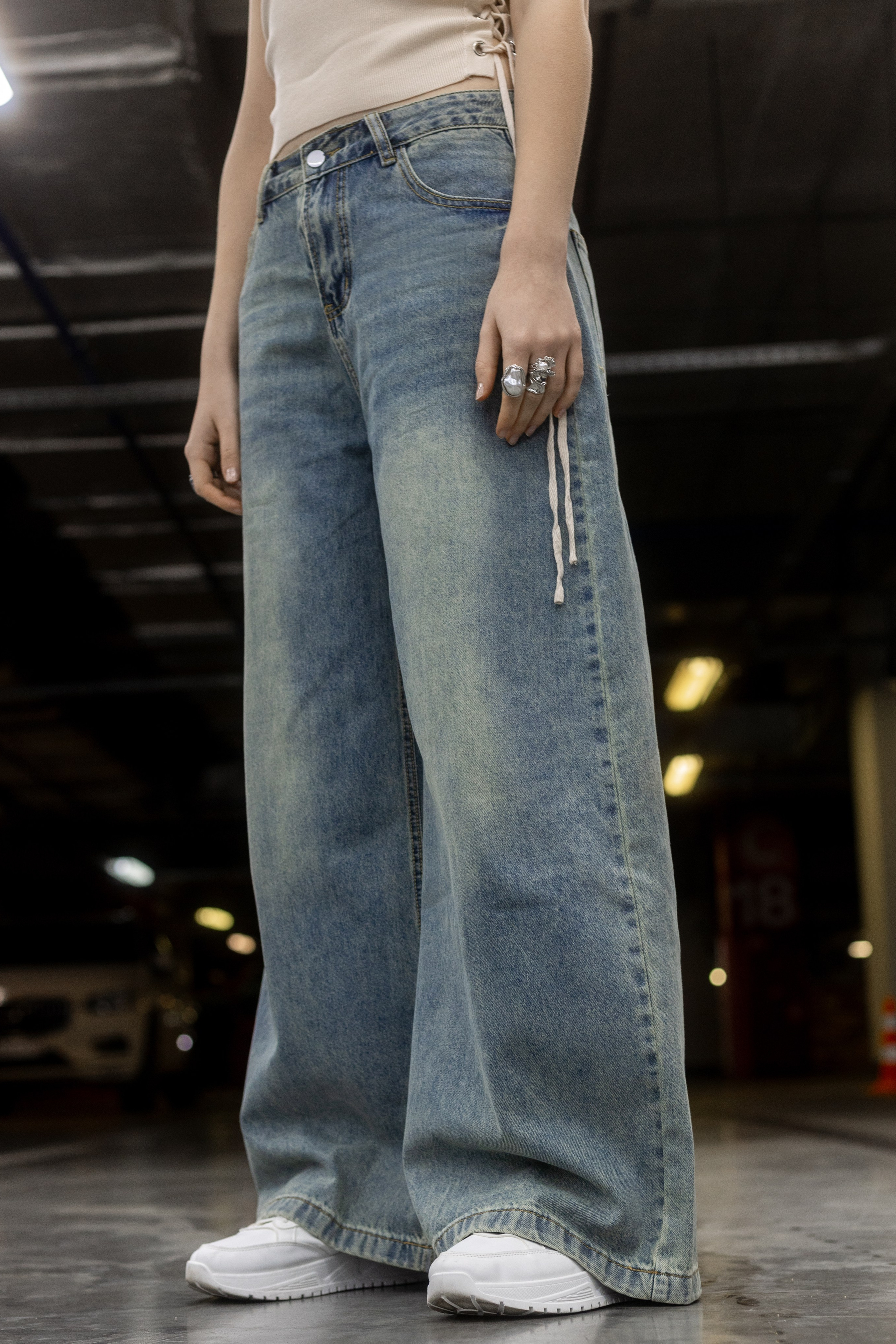 Джинсы. Фото для маркетплейсов в самых сочных локациях города Сочи