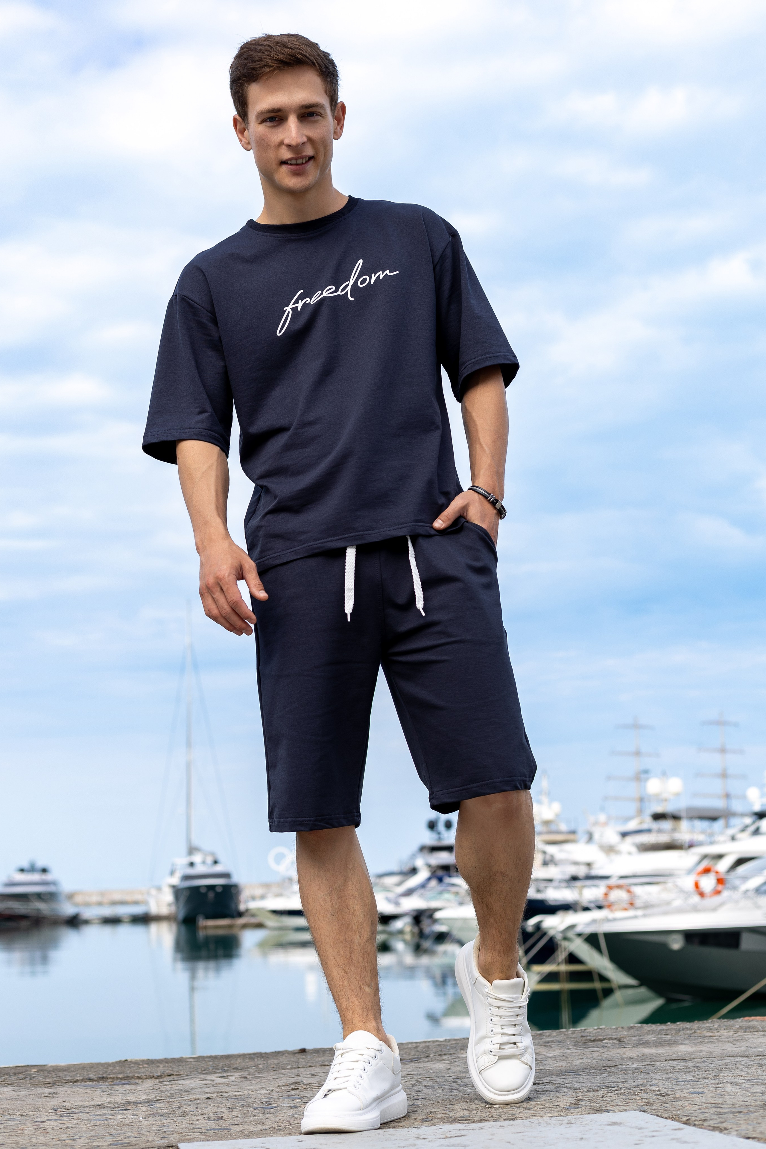 Николай. Стрит съемки для маркетплейсов в Сочи | ИИ контент | fashionprod