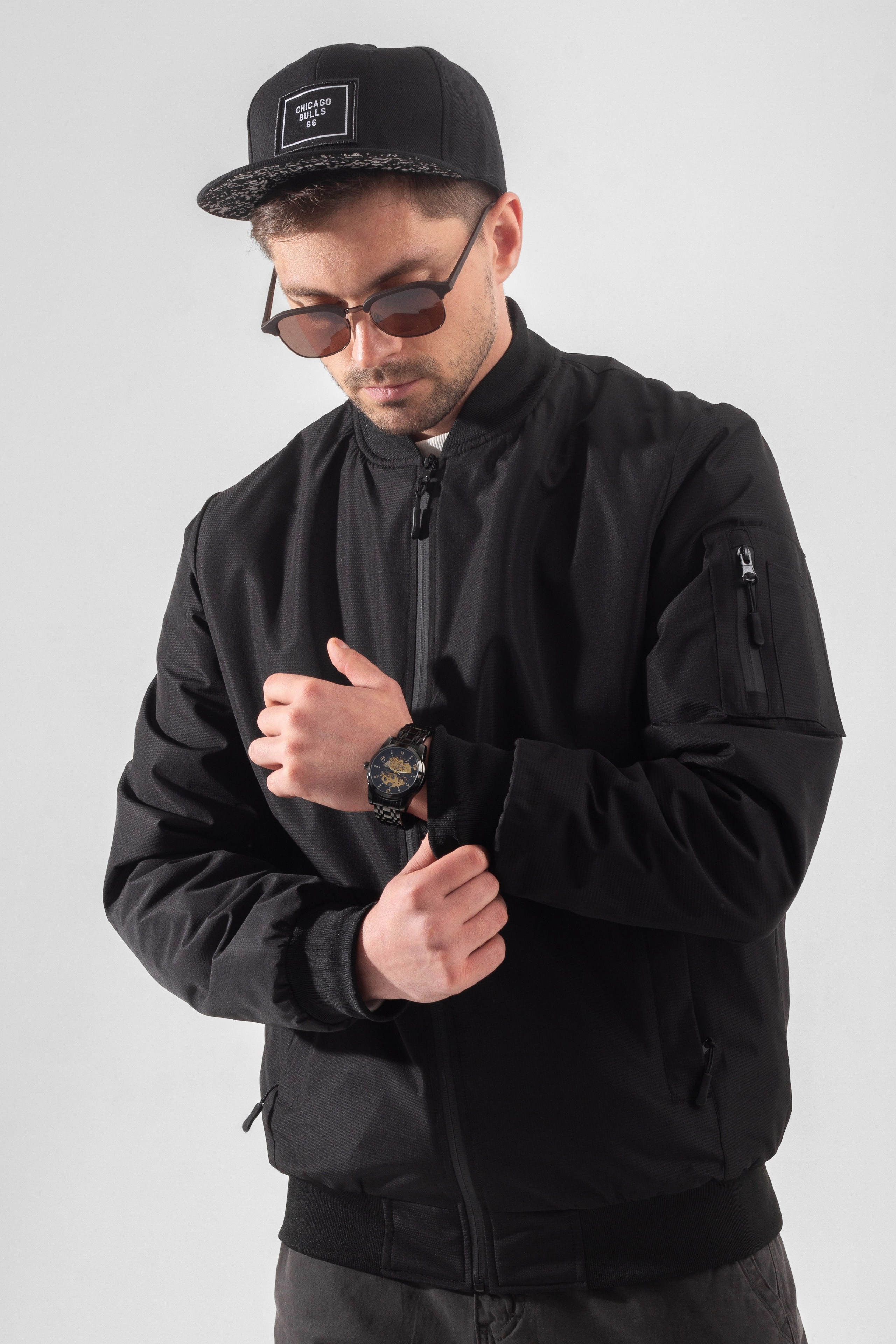 Бомбер — Денис. Фото для маркетплейсов в самых сочных локациях города Сочи