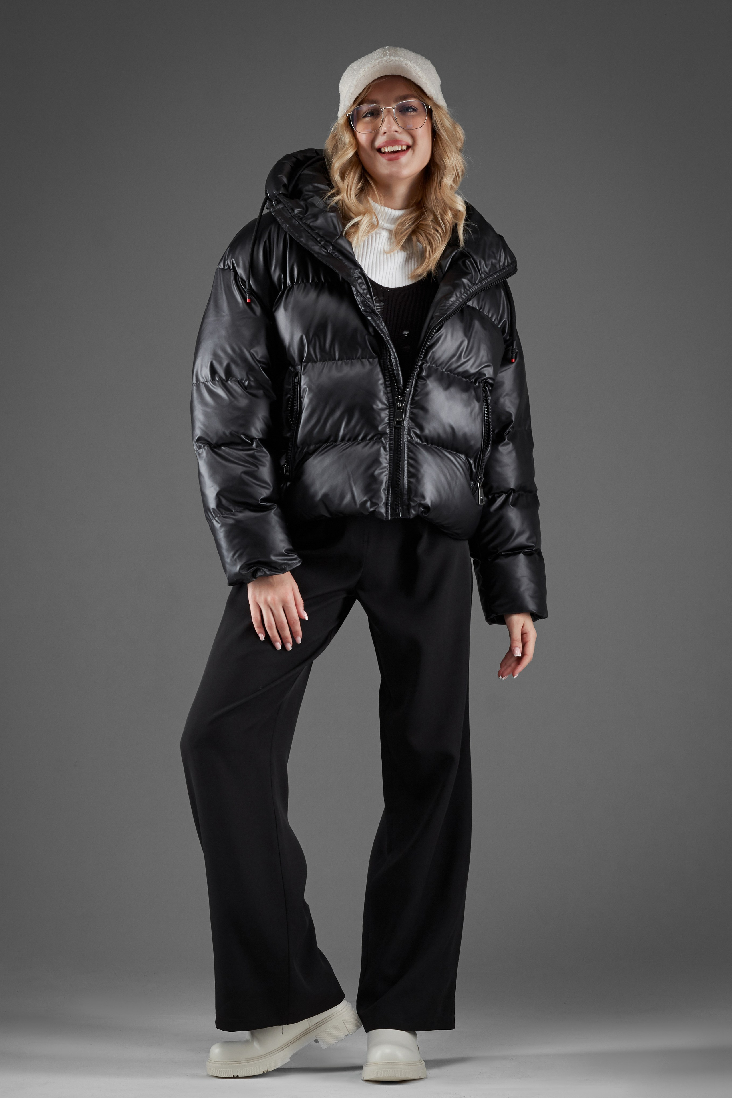 Пуховик — Лиза В. Фото для маркетплейсов в самых сочных локациях города Сочи