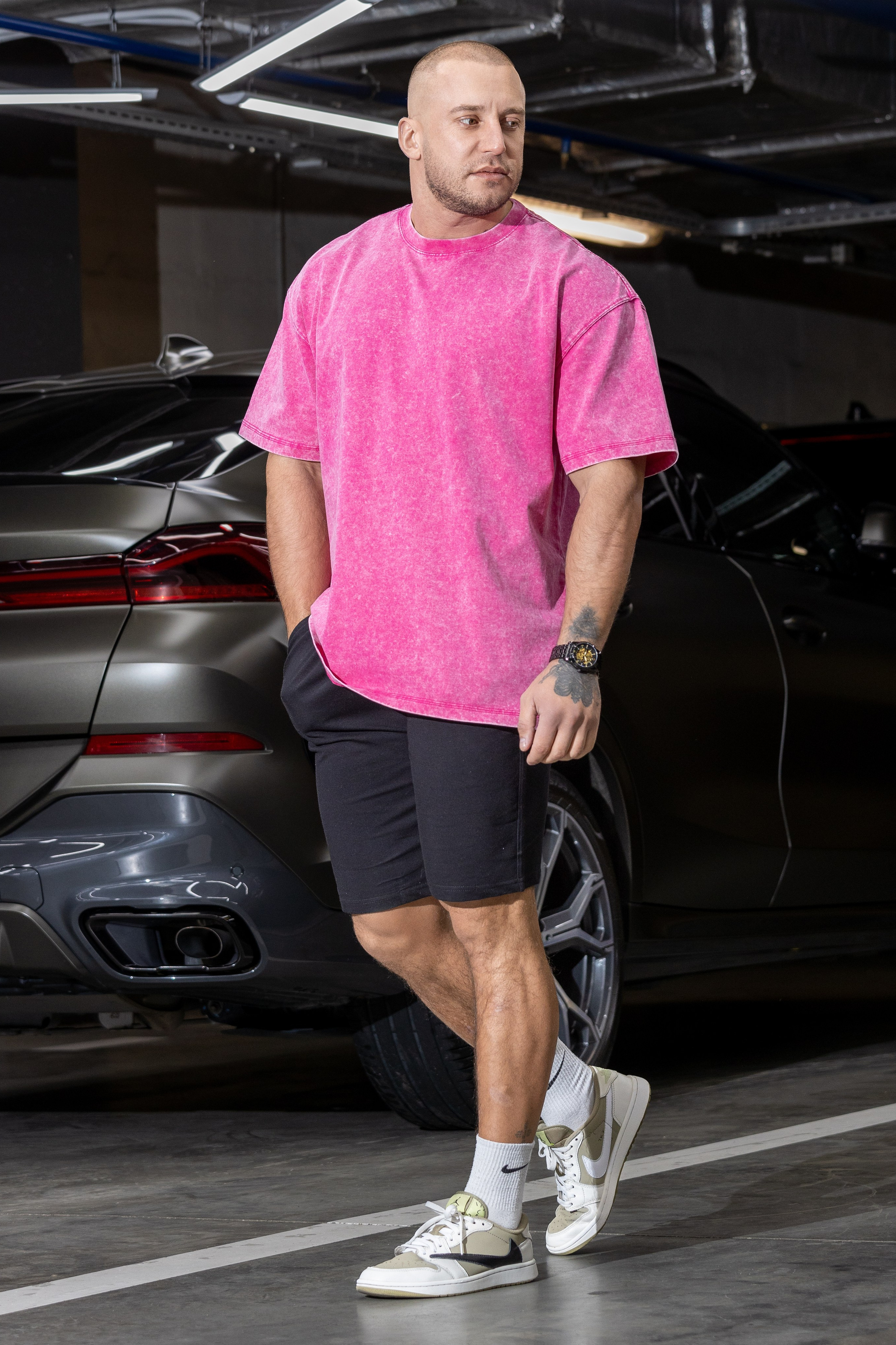 Футболка. Фото для маркетплейсов в самых сочных локациях города Сочи