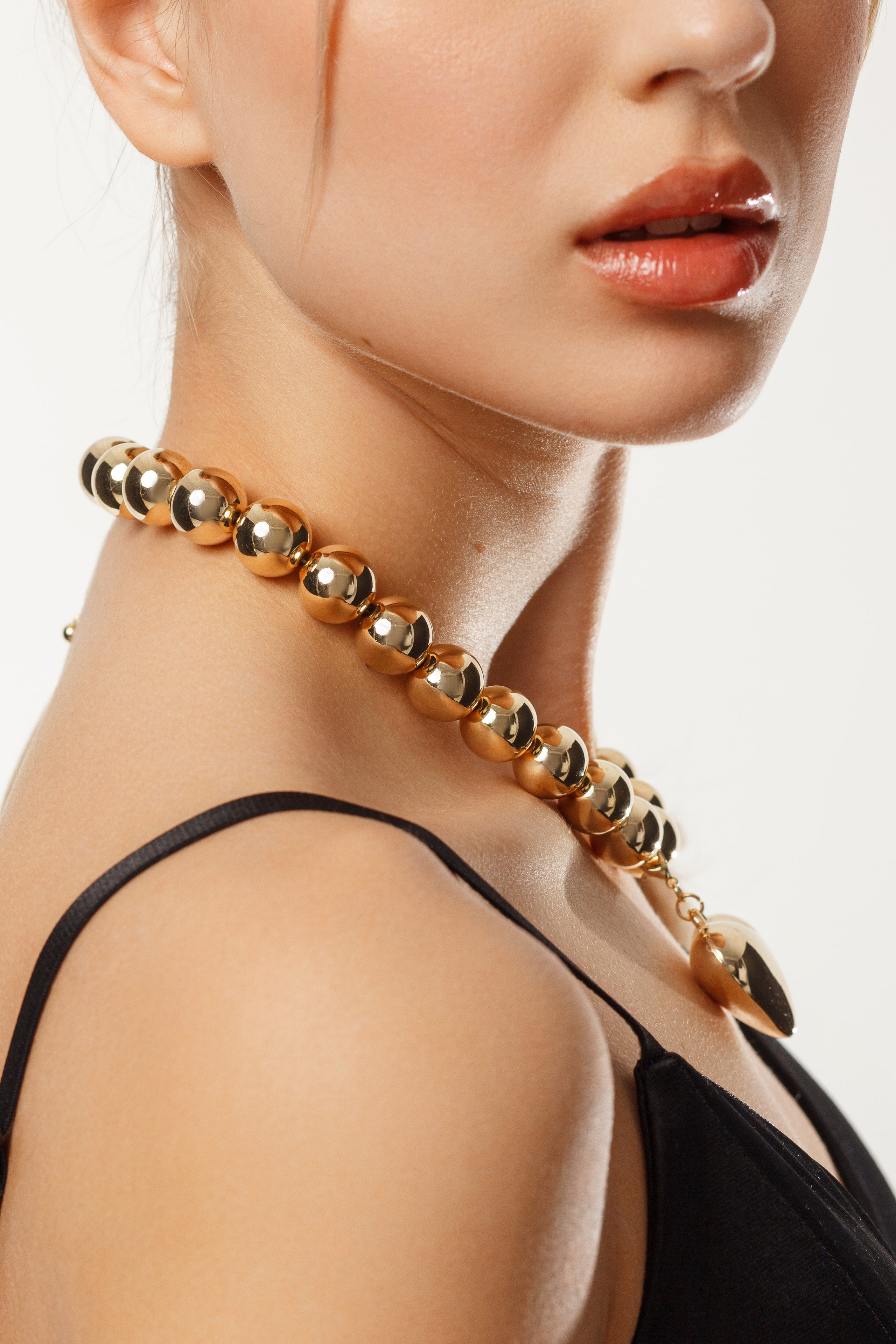 Бижутерия — Лиза В. Фото для маркетплейсов в самых сочных локациях города Сочи