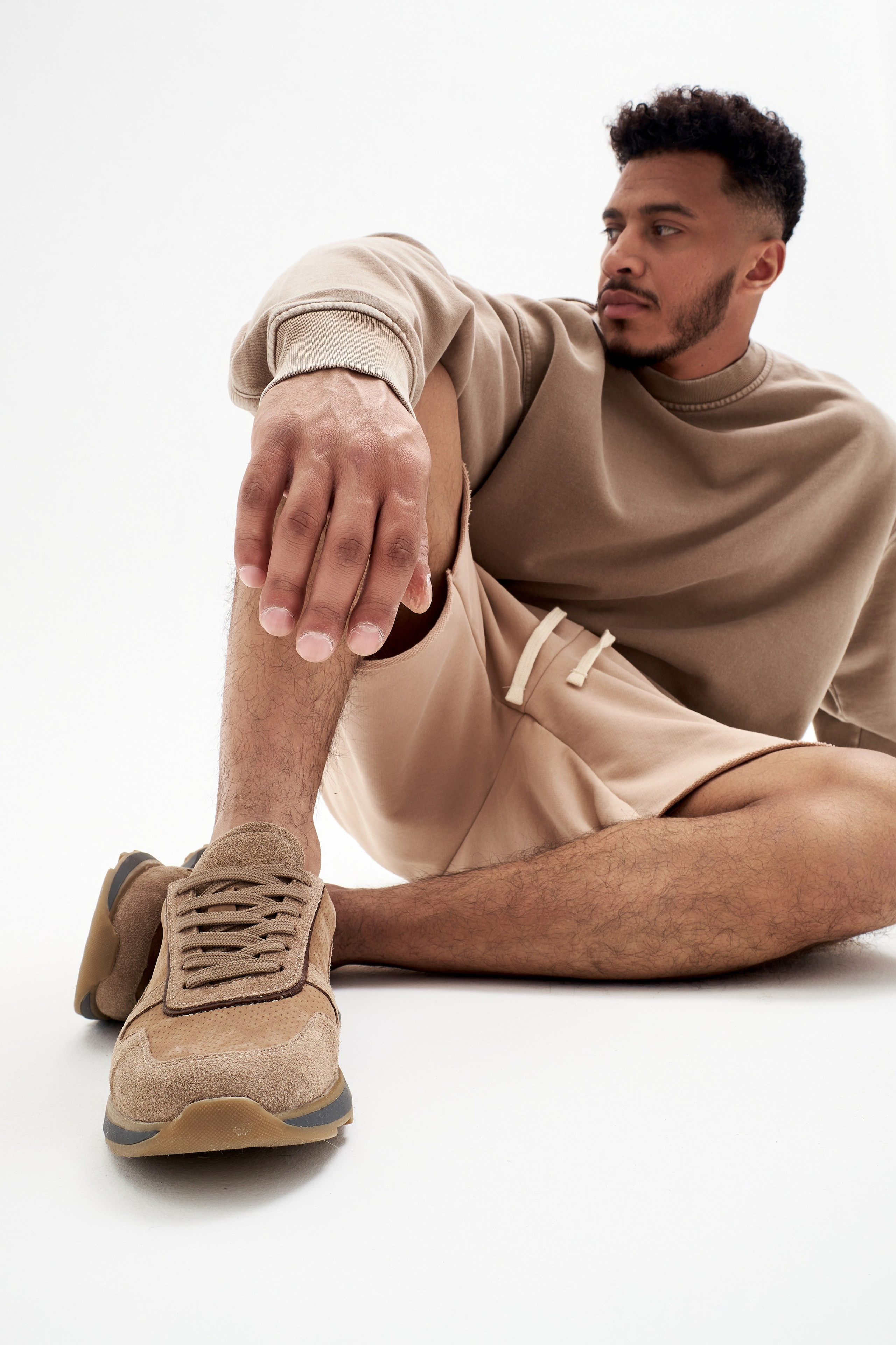 Кроссовки. Стрит съемки для маркетплейсов в Сочи | ИИ контент | fashionprod