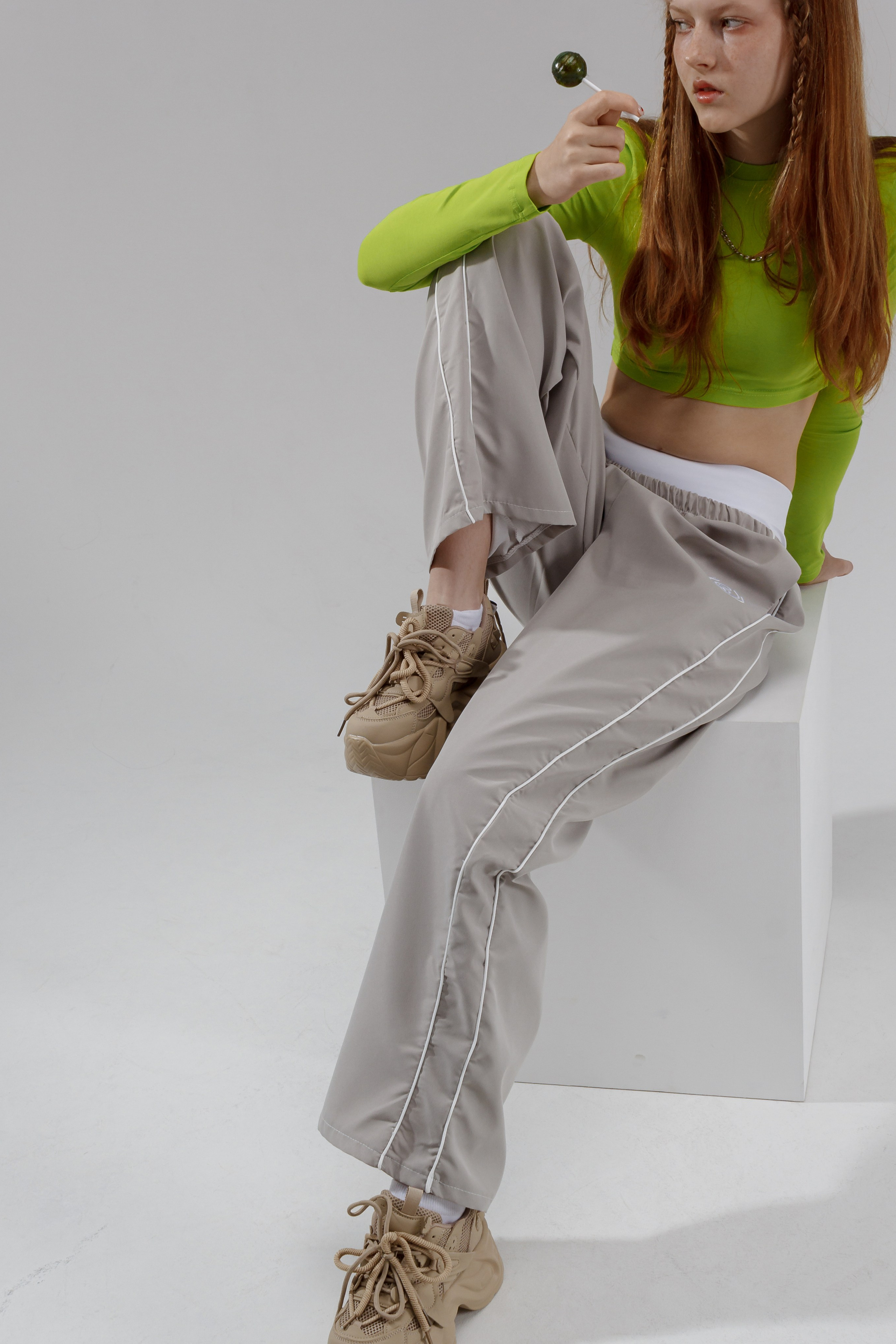 Штаны — Милана. Фото для маркетплейсов в самых сочных локациях города Сочи