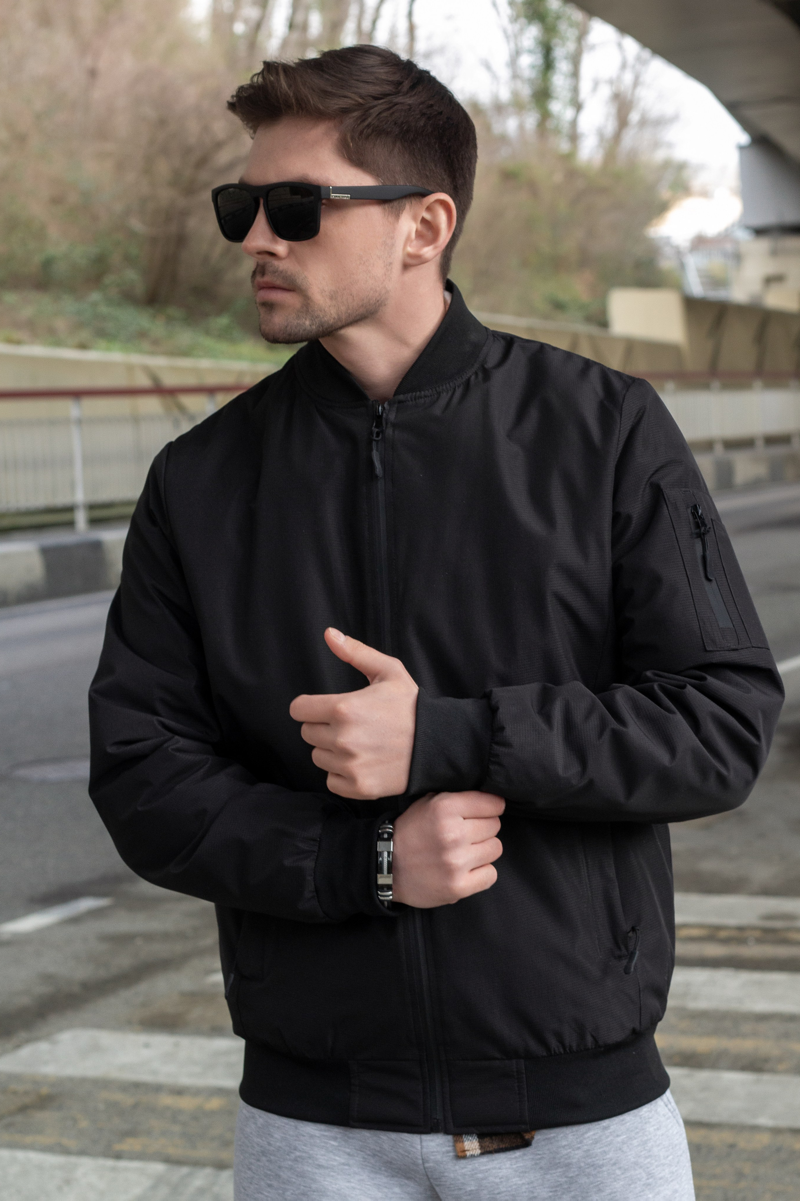 Бомбер. Фото для маркетплейсов в самых сочных локациях города Сочи