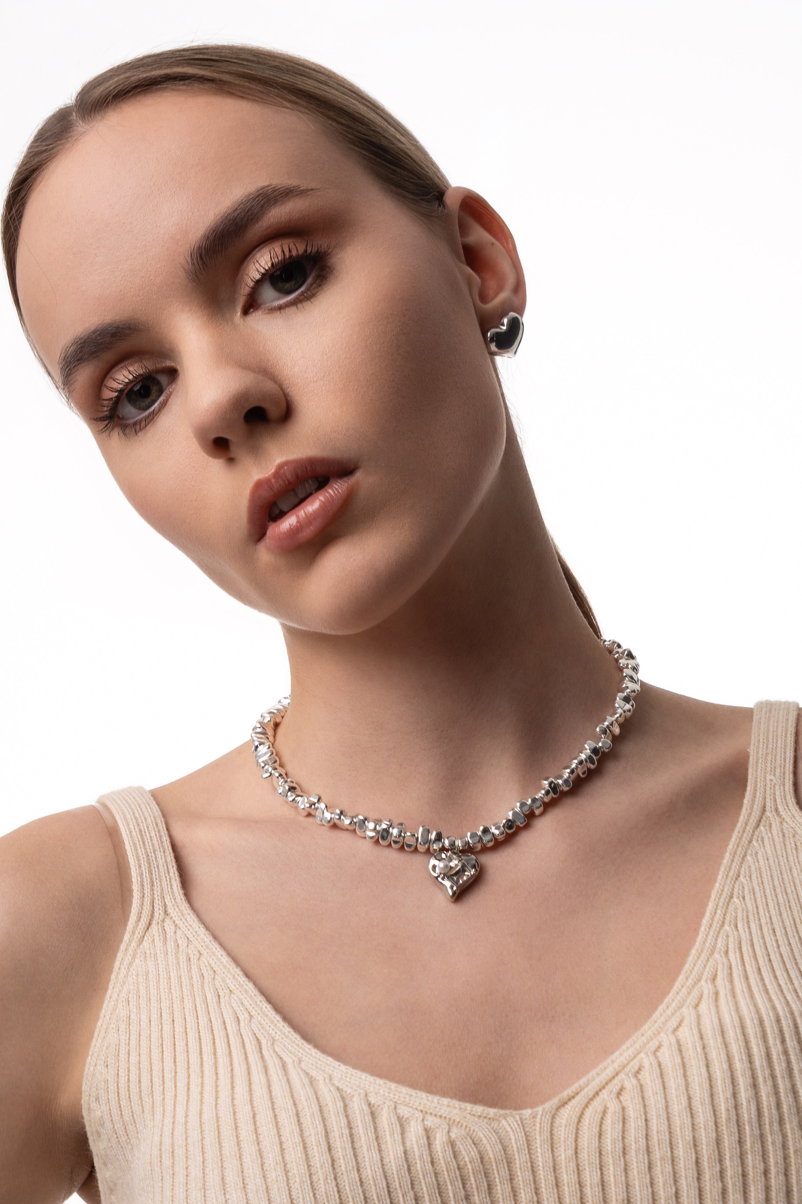 Колье. Фото для маркетплейсов в самых сочных локациях города Сочи