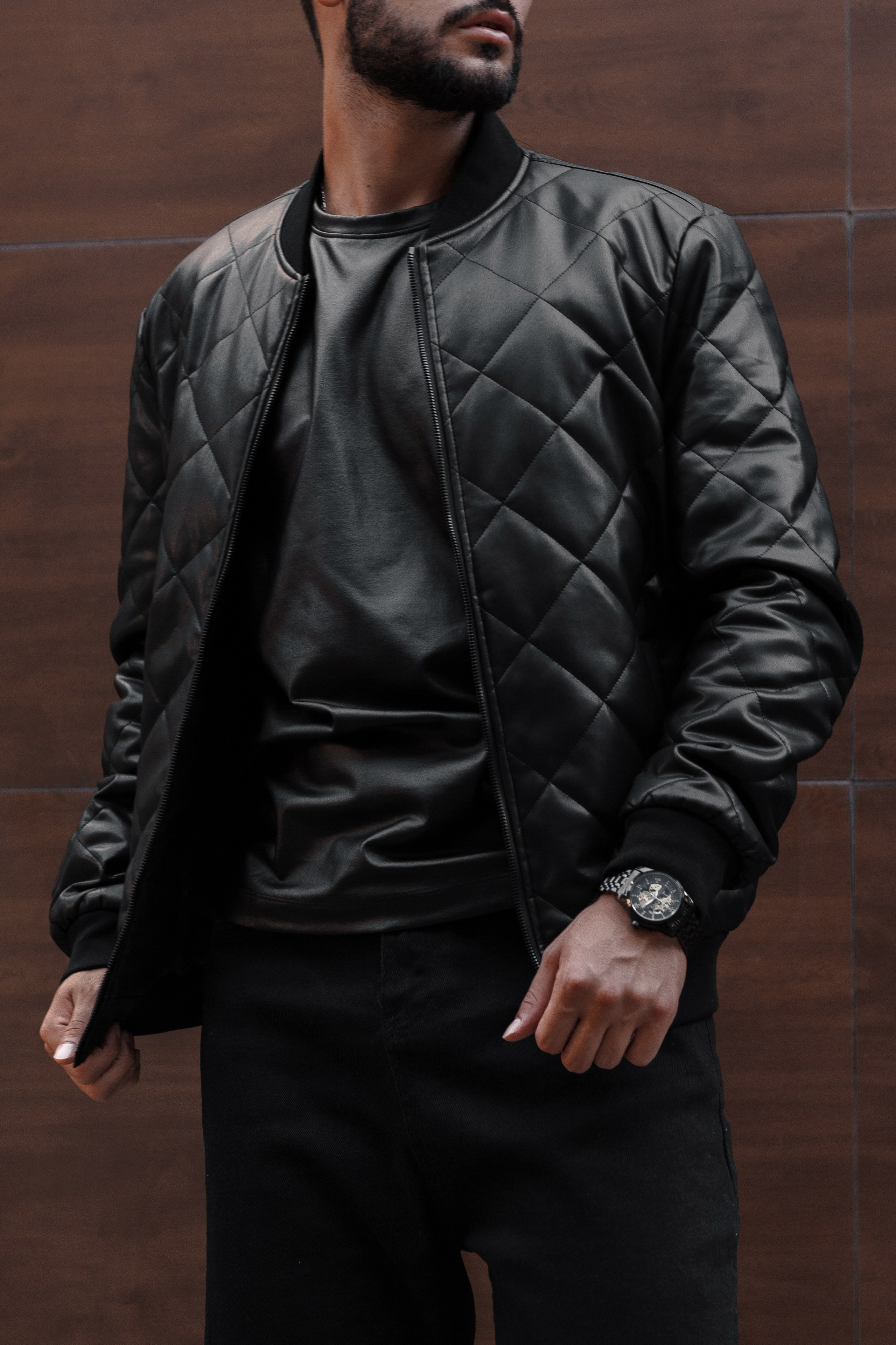 Бомбер. Фото для маркетплейсов в самых сочных локациях города Сочи