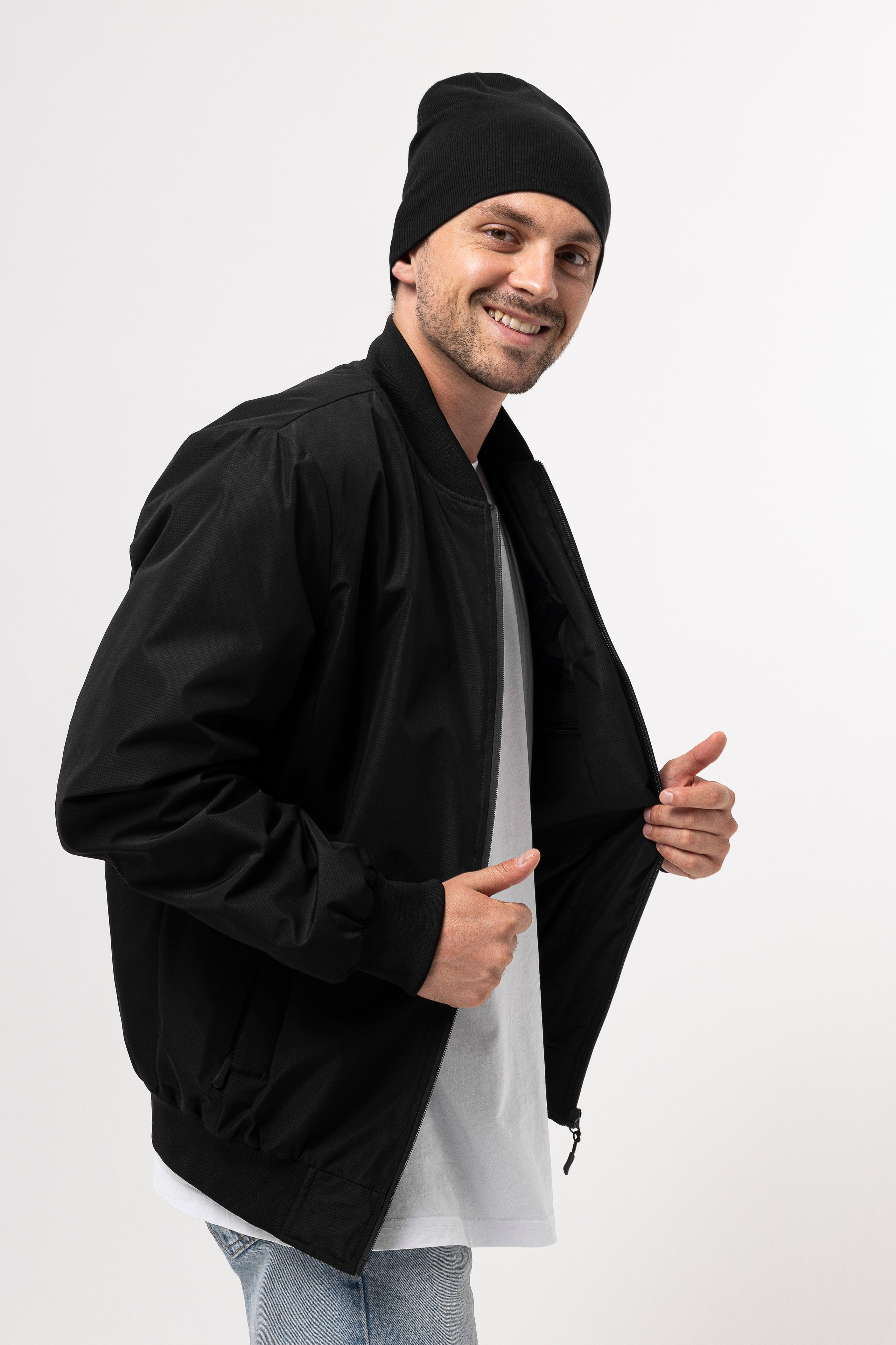 Шапки — Денис. Фото для маркетплейсов в самых сочных локациях города Сочи