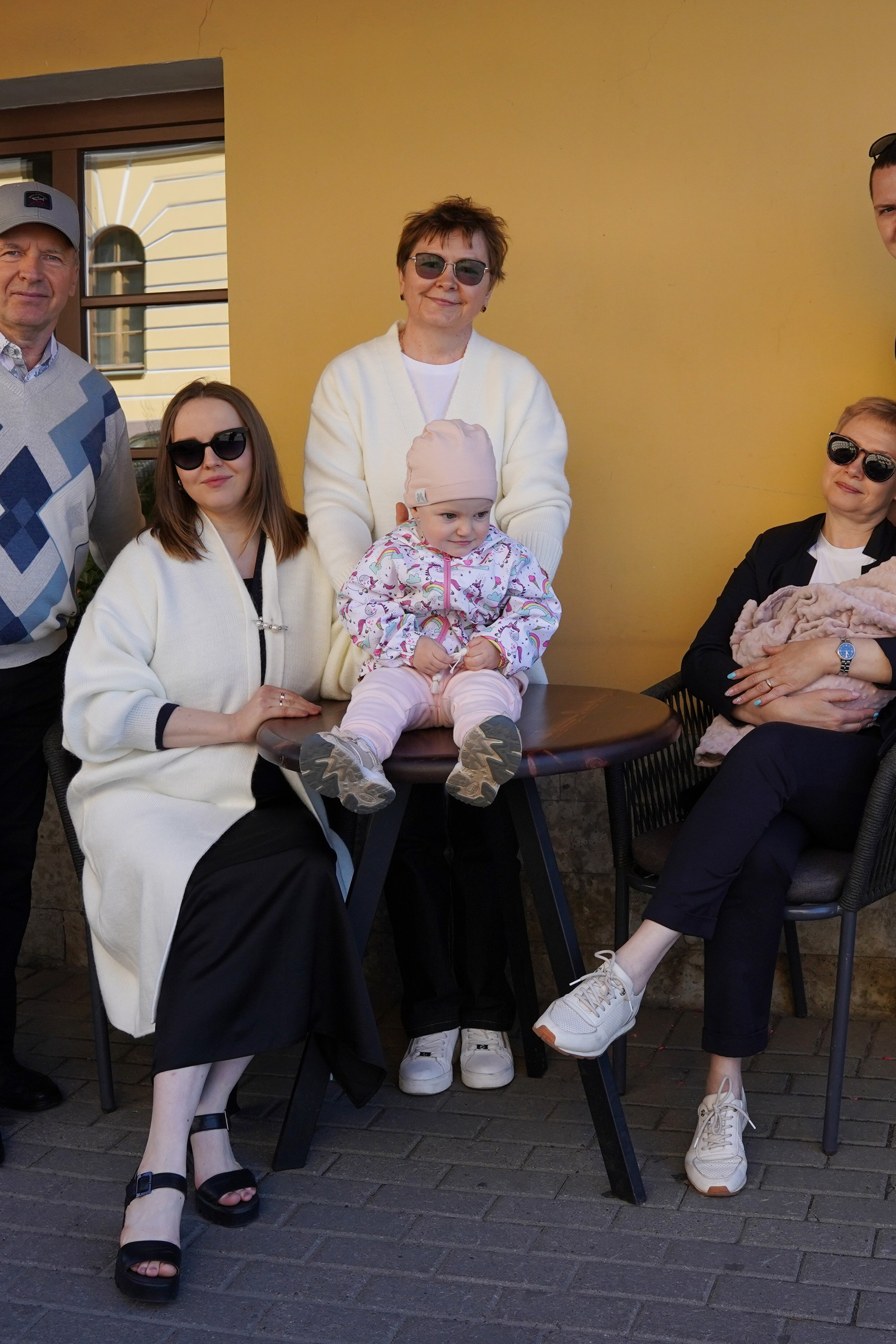 Семья в городе