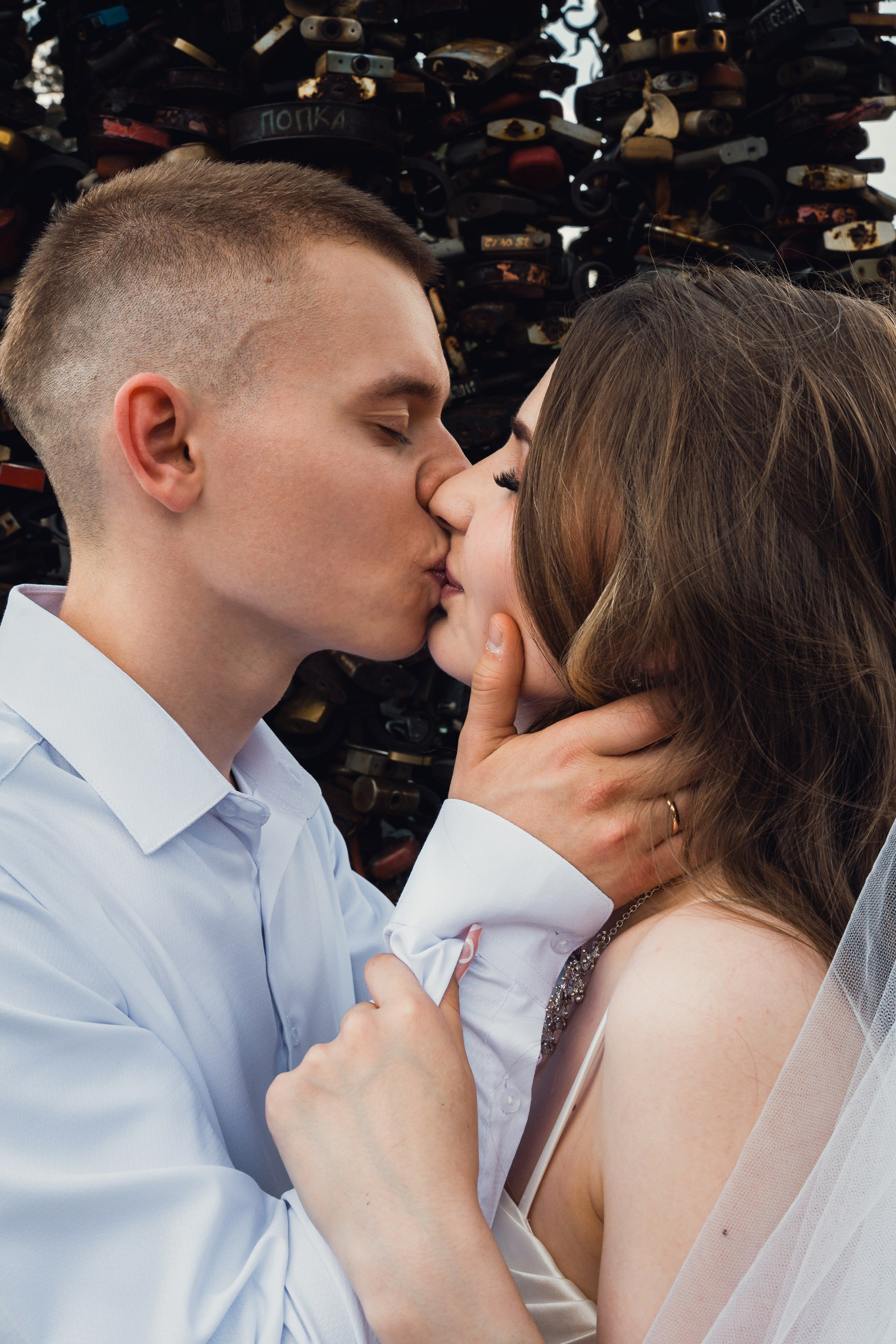 Фотосессия прогулки жениха и невесты в Челябинске