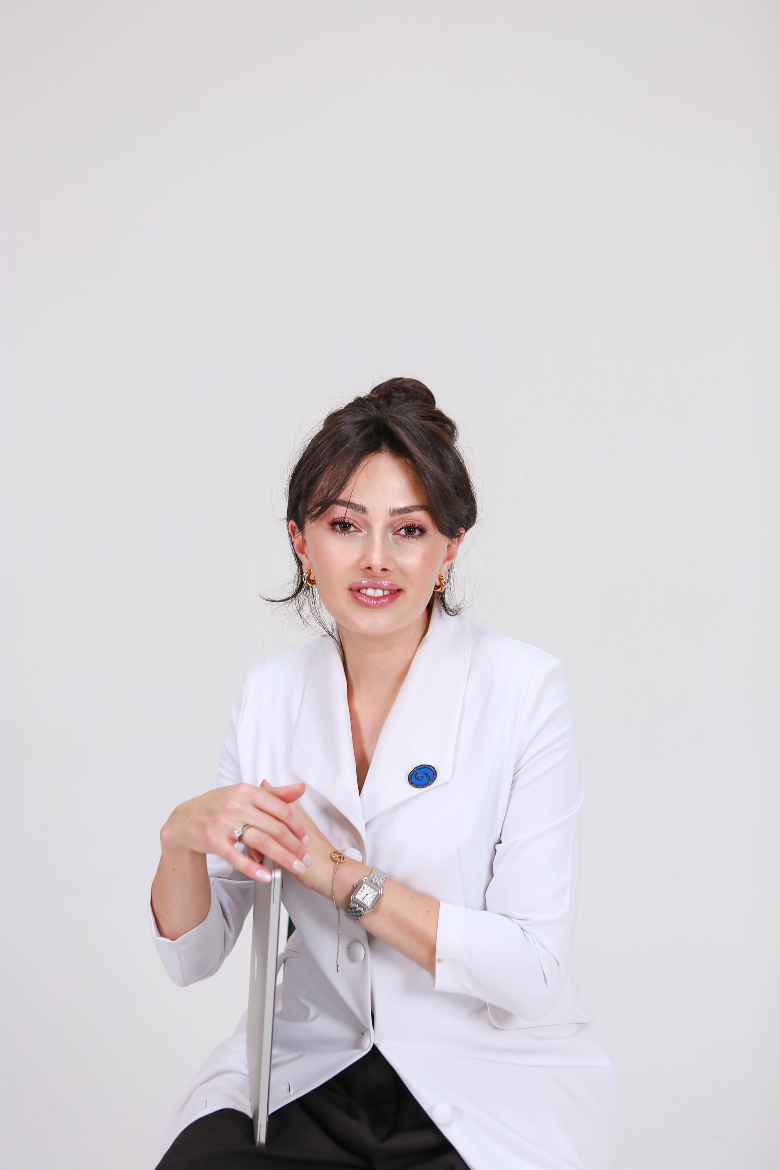 Эльвира Айба — глазной врач, сьемка для медицинского журнала. Отзывы