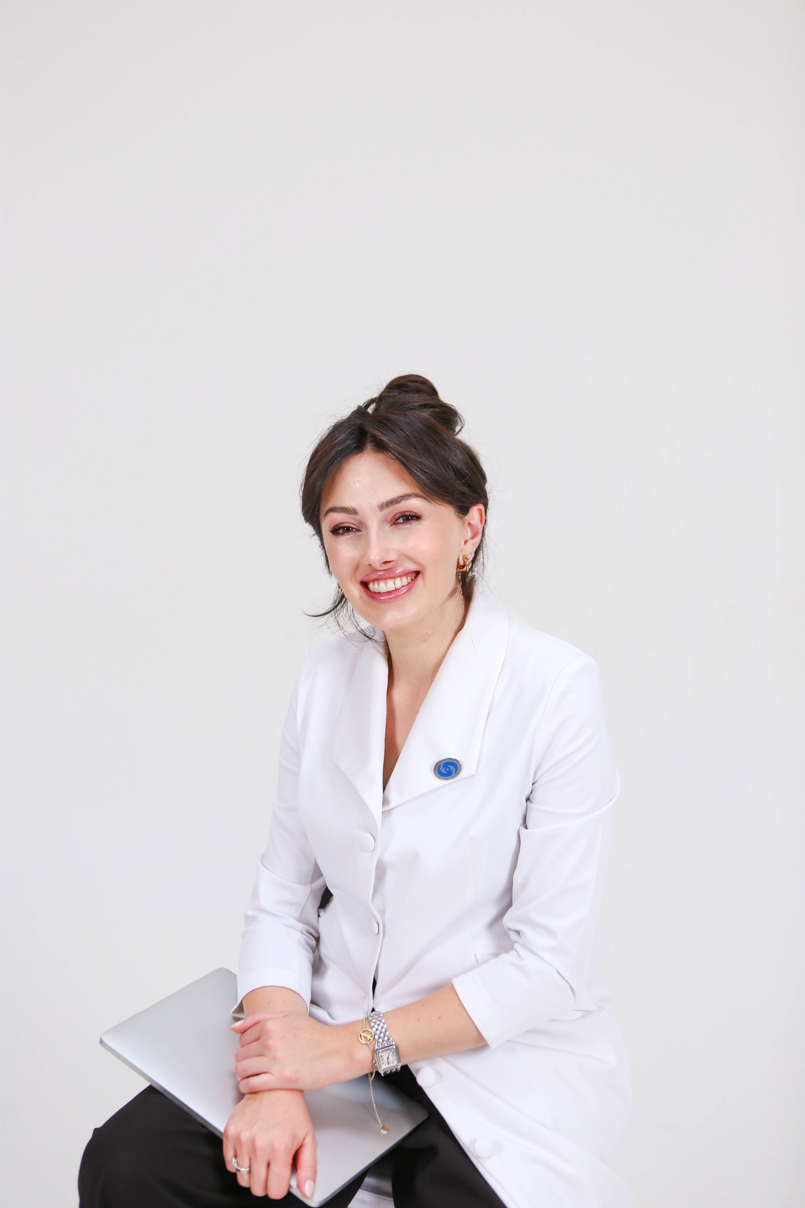 Эльвира Айба — глазной врач, сьемка для медицинского журнала. Отзывы