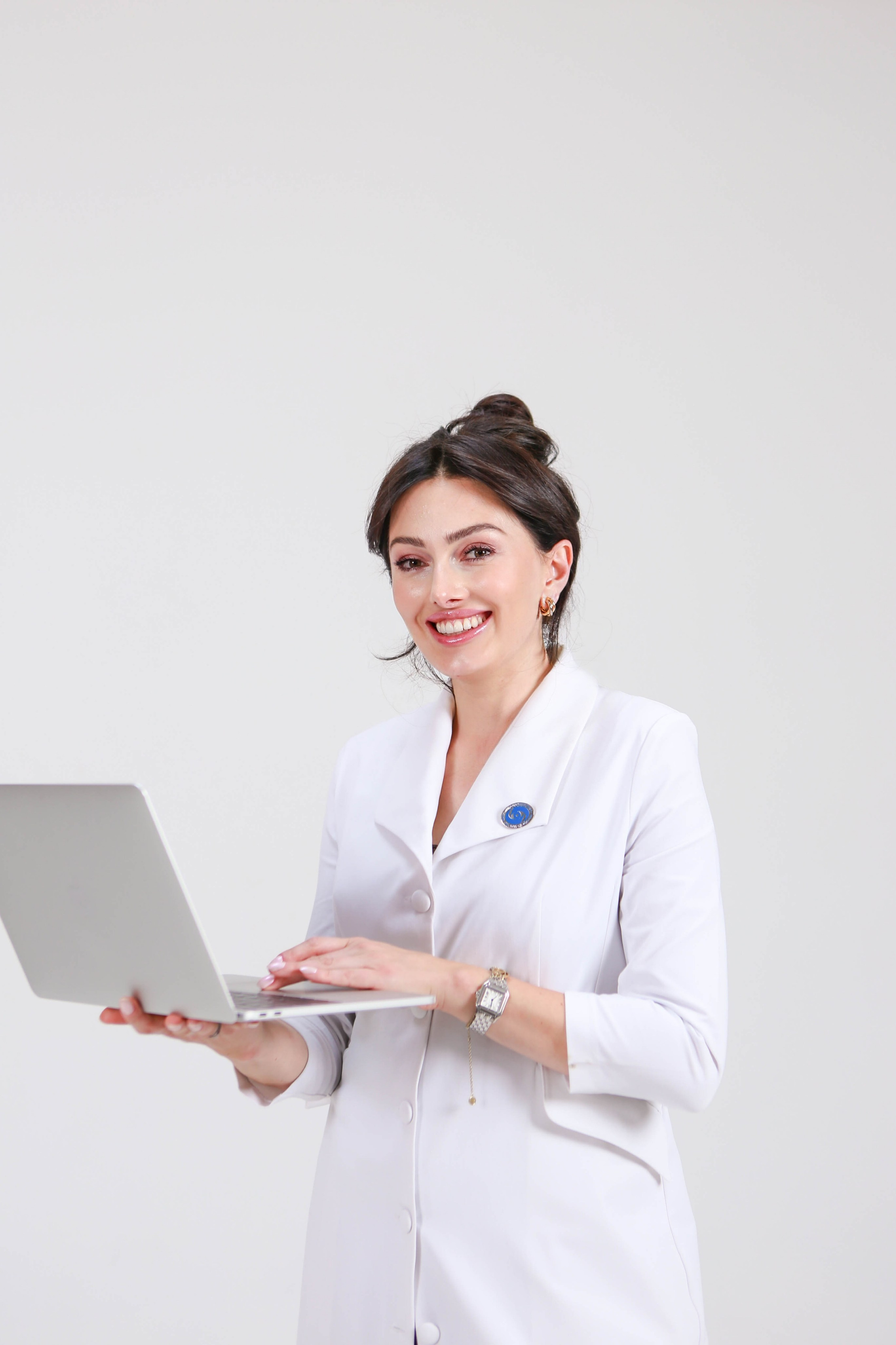 Эльвира Айба — глазной врач, сьемка для медицинского журнала. Отзывы