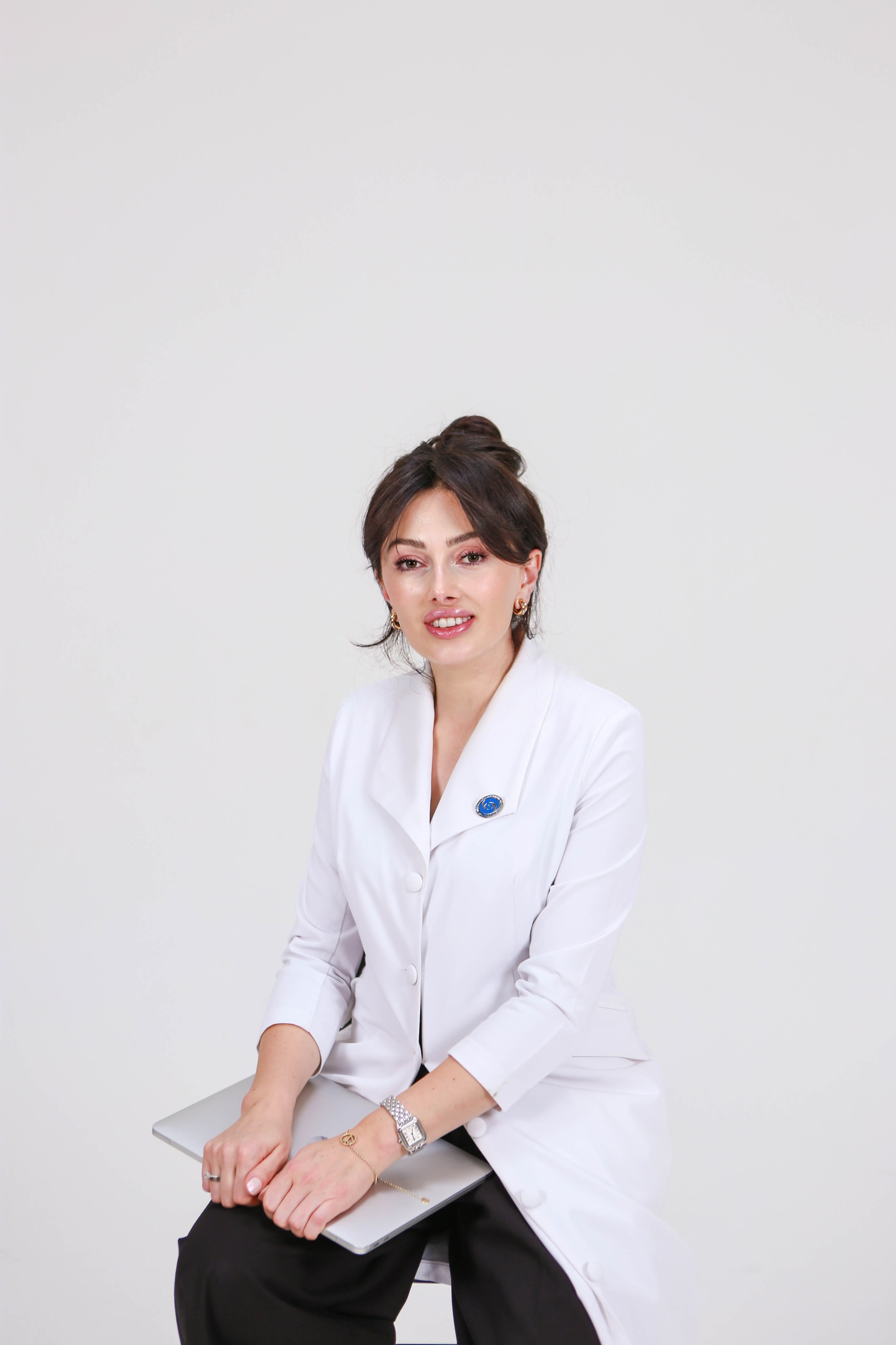 Эльвира Айба — глазной врач, сьемка для медицинского журнала. Отзывы