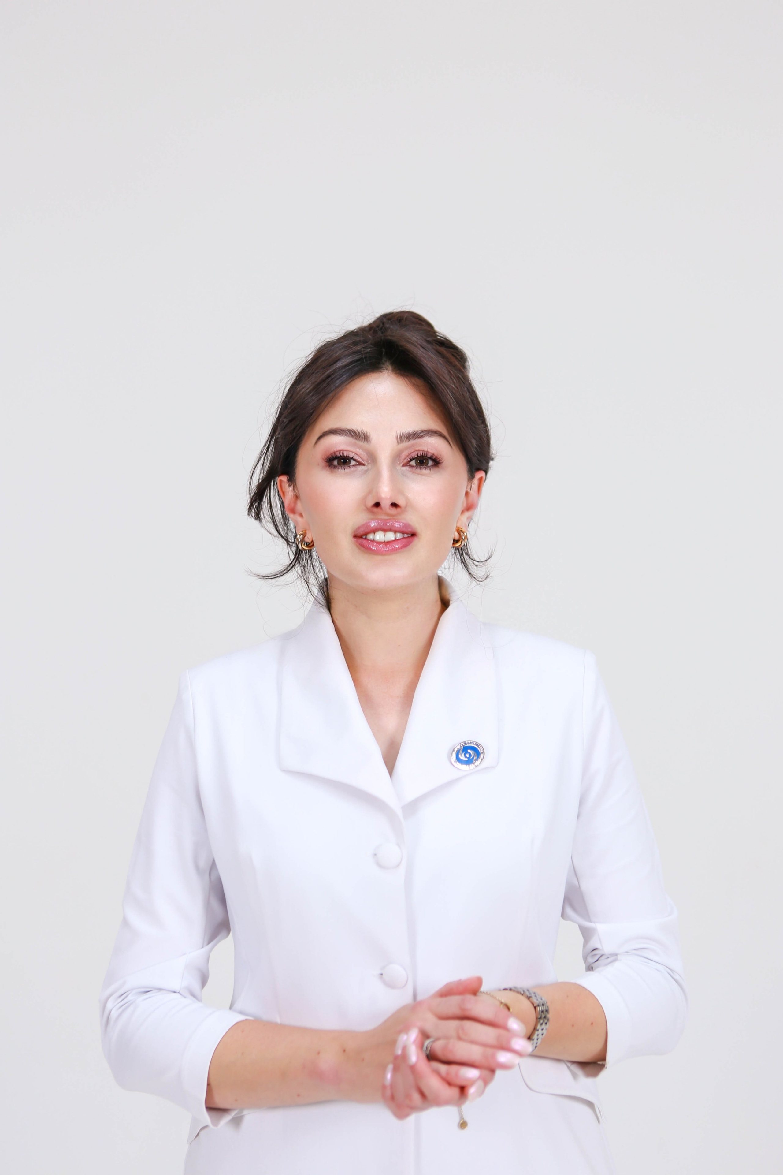 Эльвира Айба — глазной врач, сьемка для медицинского журнала. Отзывы