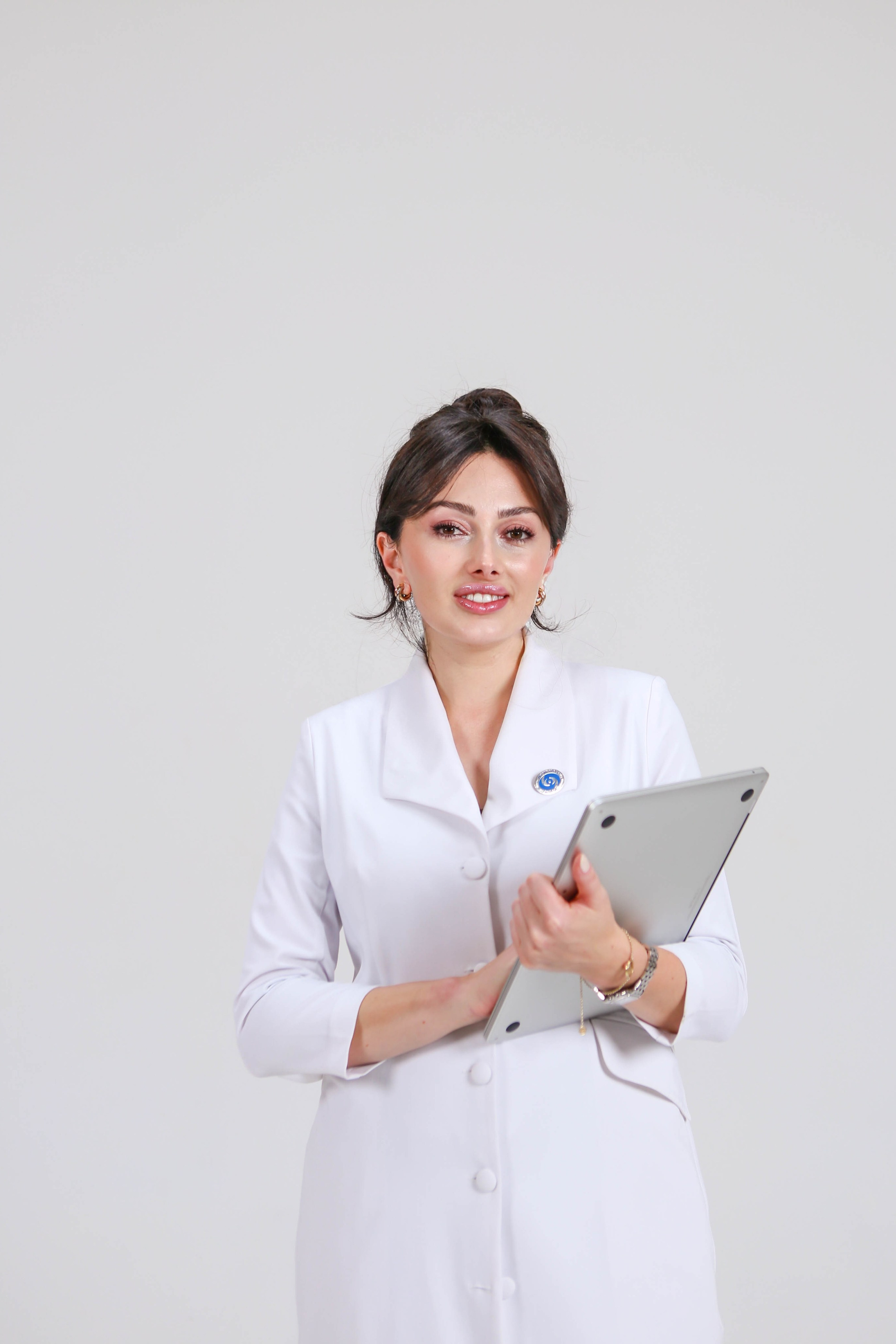 Эльвира Айба — глазной врач, сьемка для медицинского журнала. Отзывы