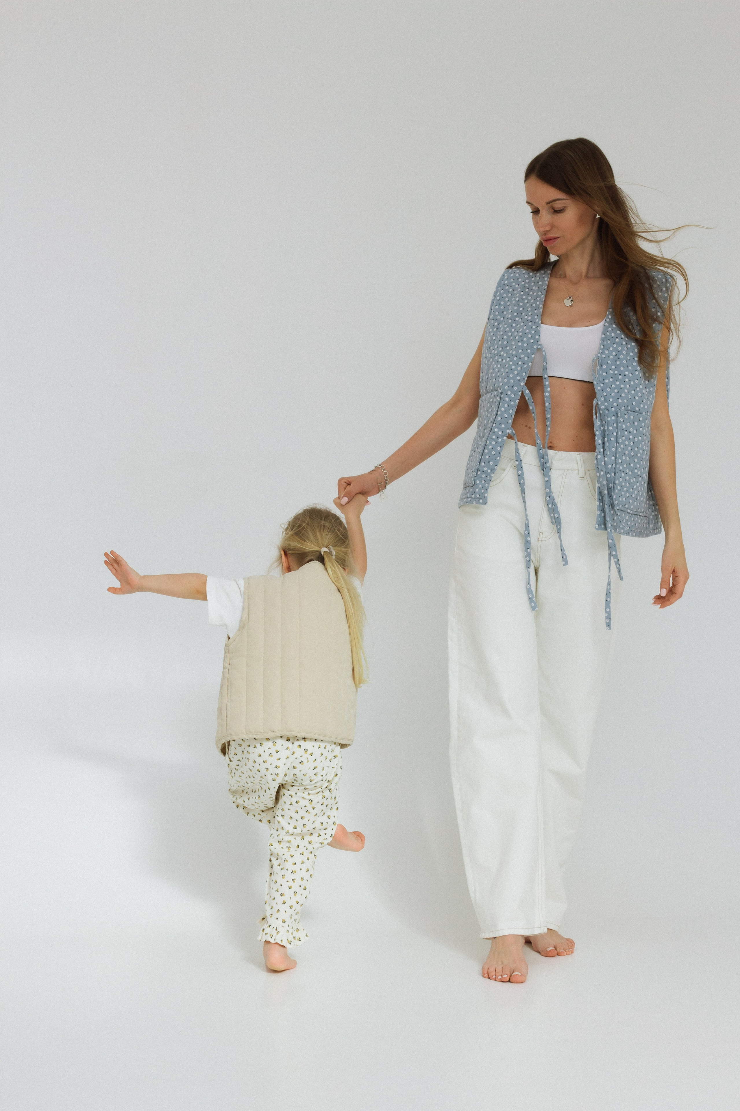 Irina & Emmy (@irashum_)