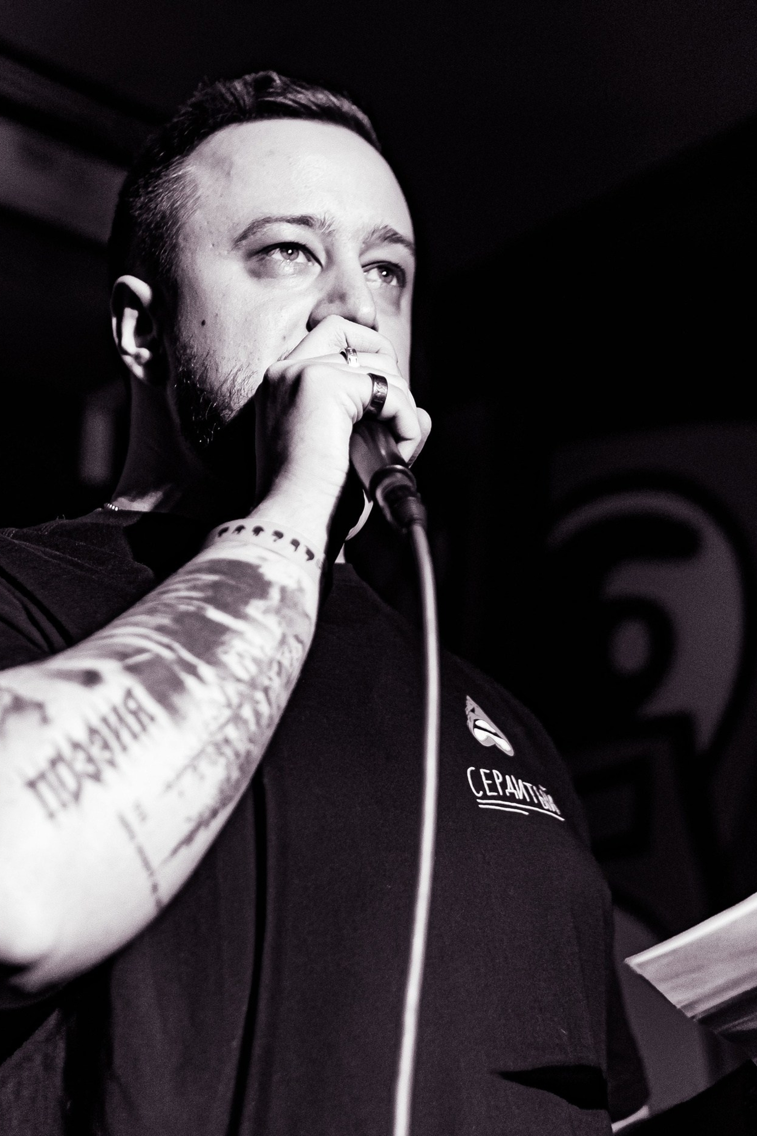 Фотосессия в тёмной студии