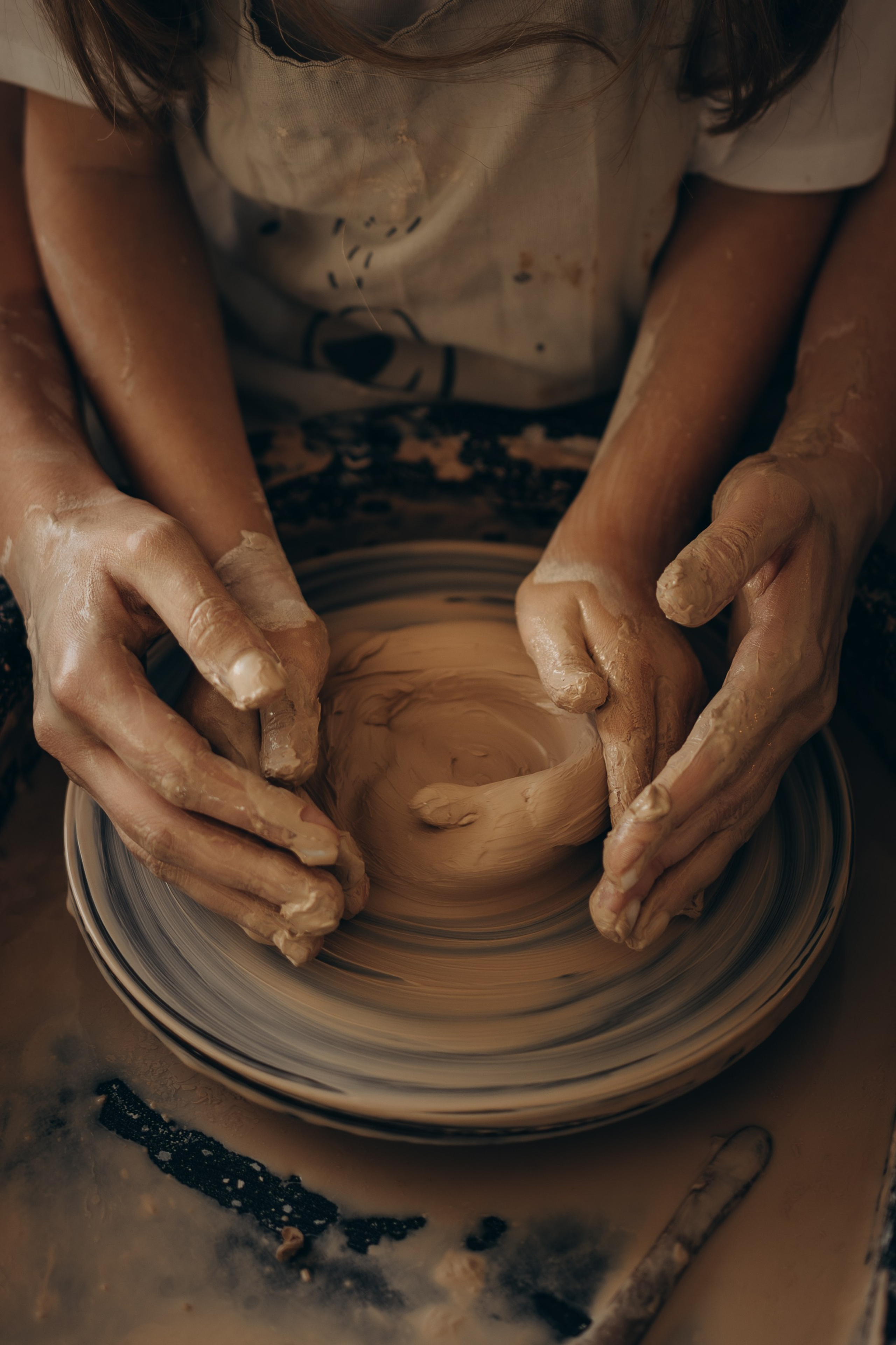 В гончарной мастерской