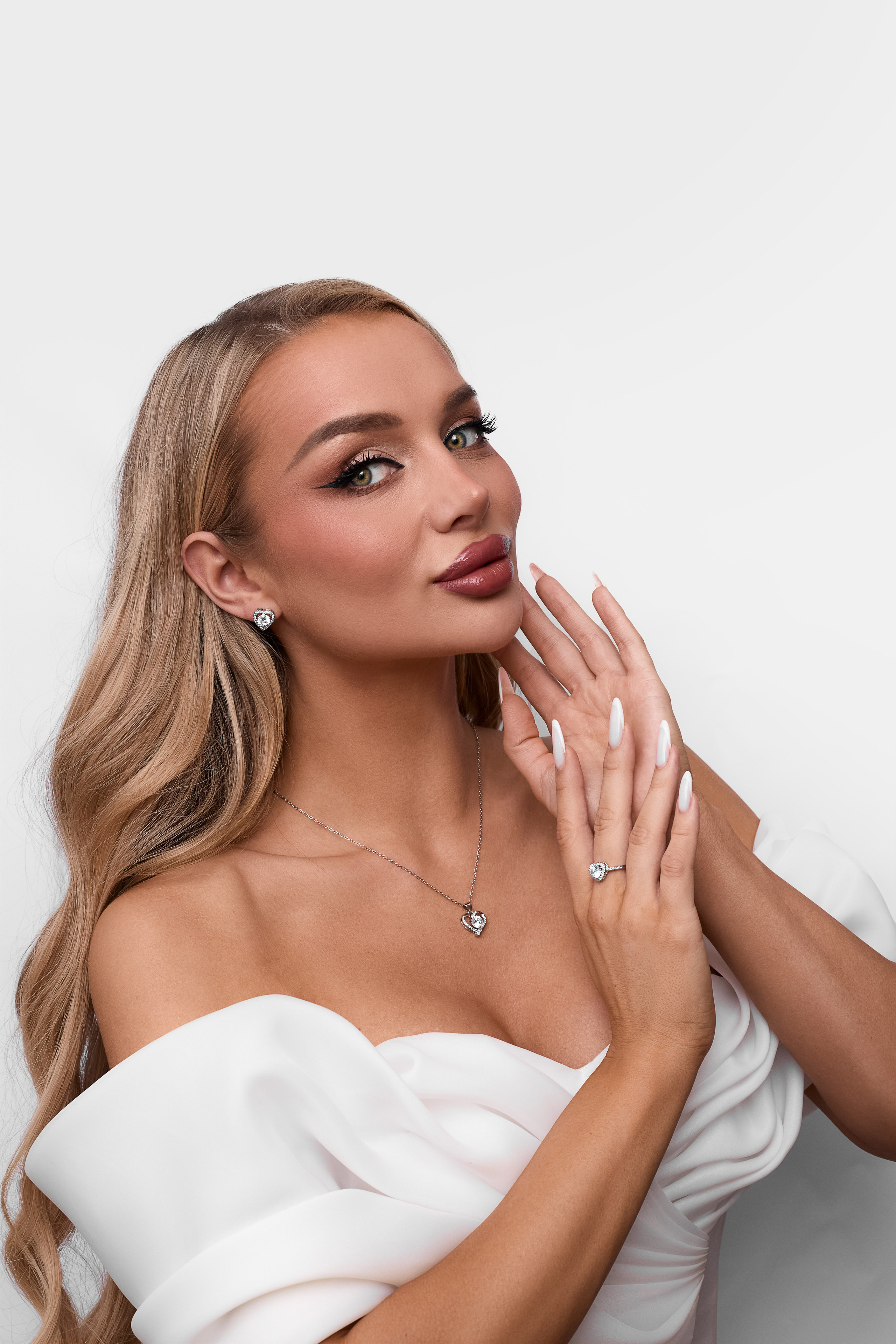 Украшения на модели