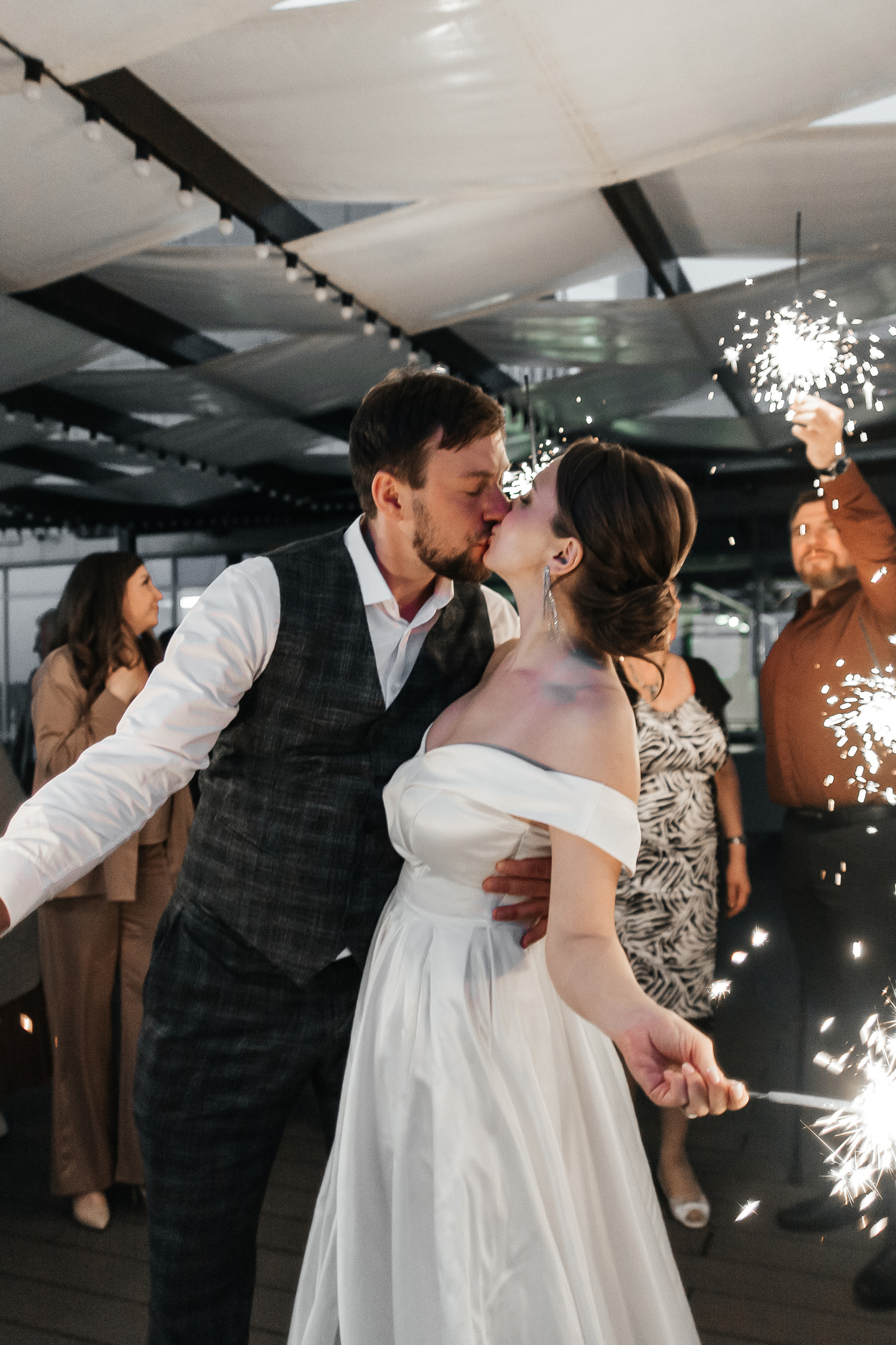 Отзывы о фотографе Илья Володьков. Свадебный фотограф в Оренбурге Илья Володьков