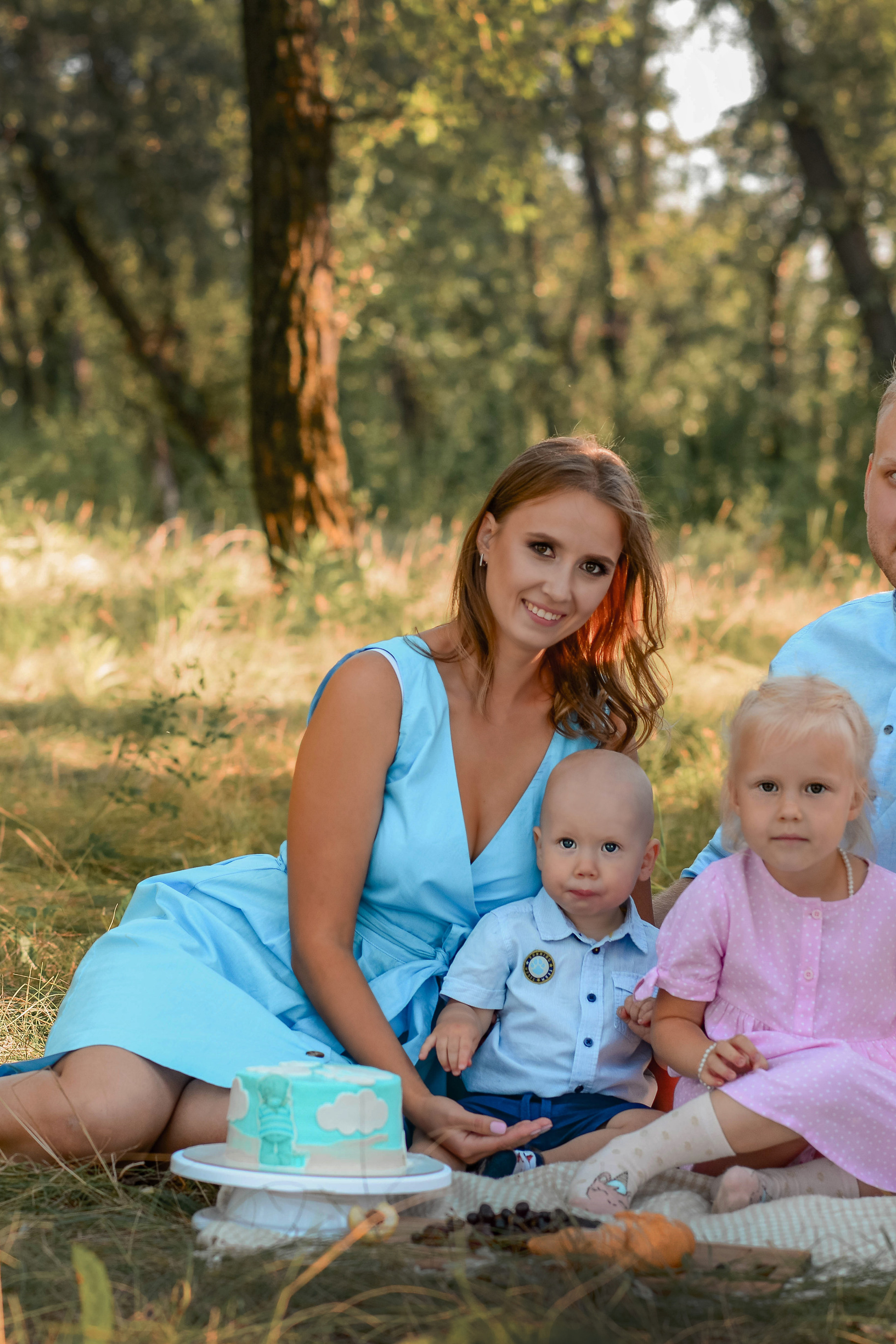 Евгения и Юрий их дети Миша и Яна