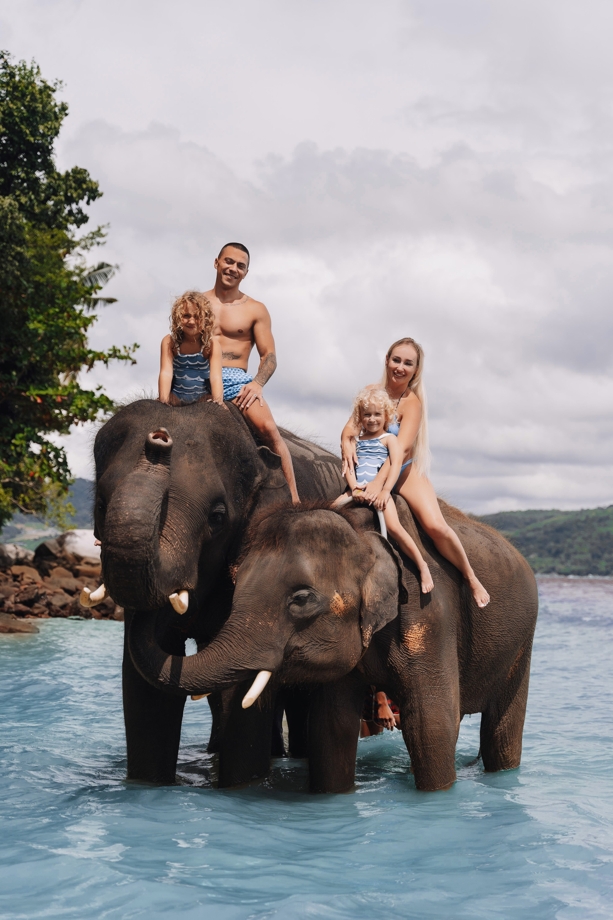 Reviews. Professional Wedding Photography, Portraits, and Studio Photoshoots in Phuket