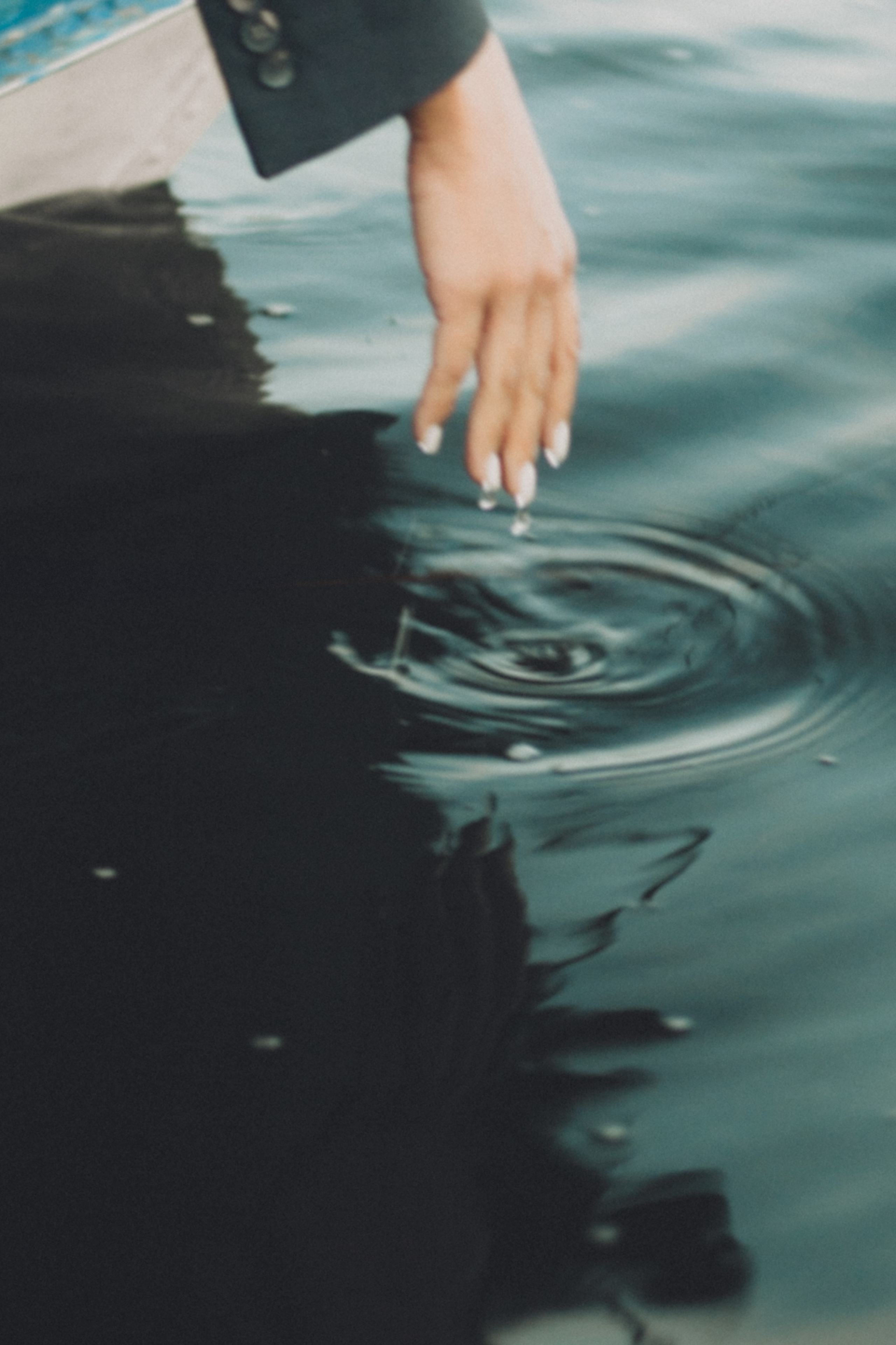 Аня, съёмка на лодке