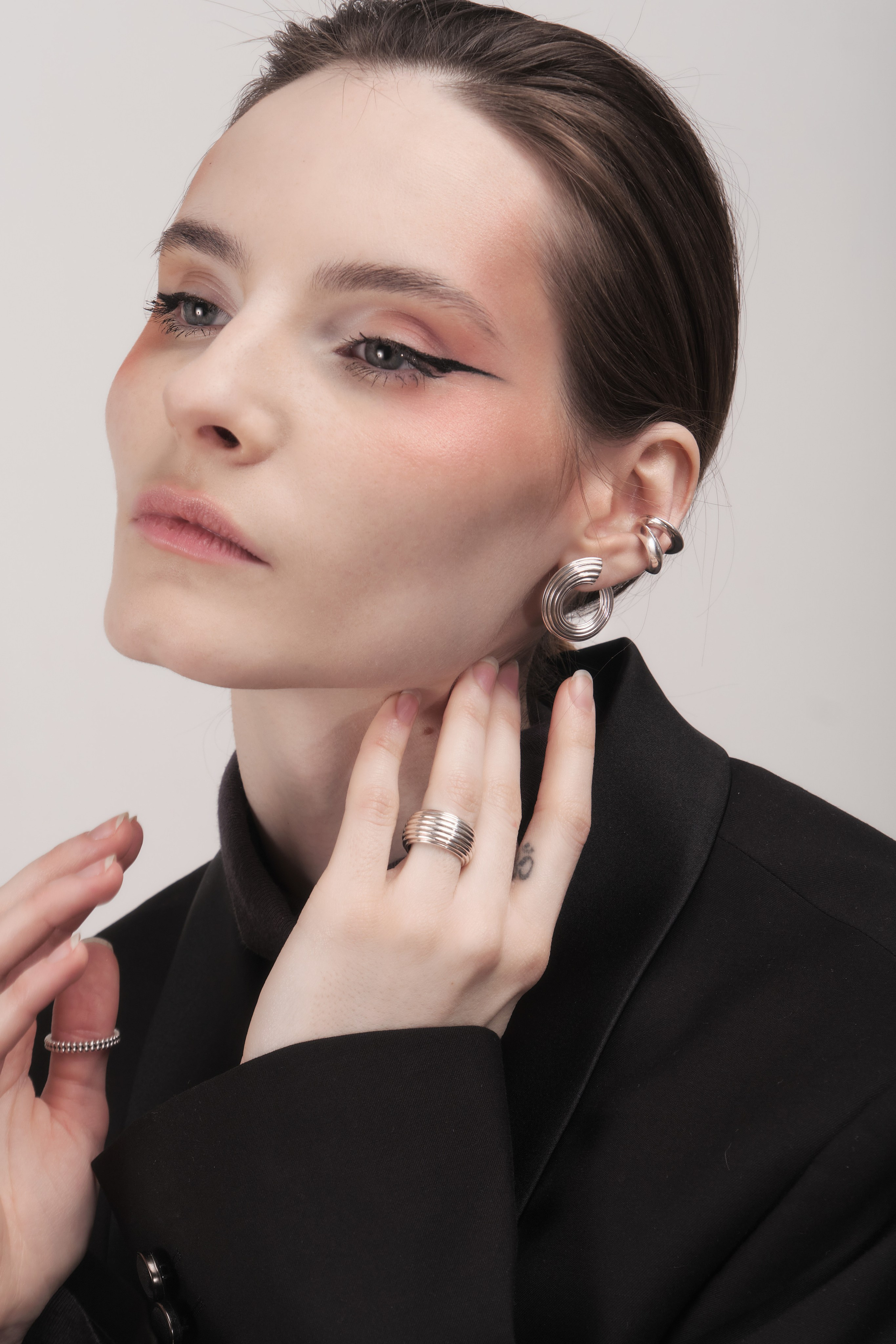 Съемка каталога одежды с обзором для детального показа товара на вашем сайте и маркетплейсах в Москве