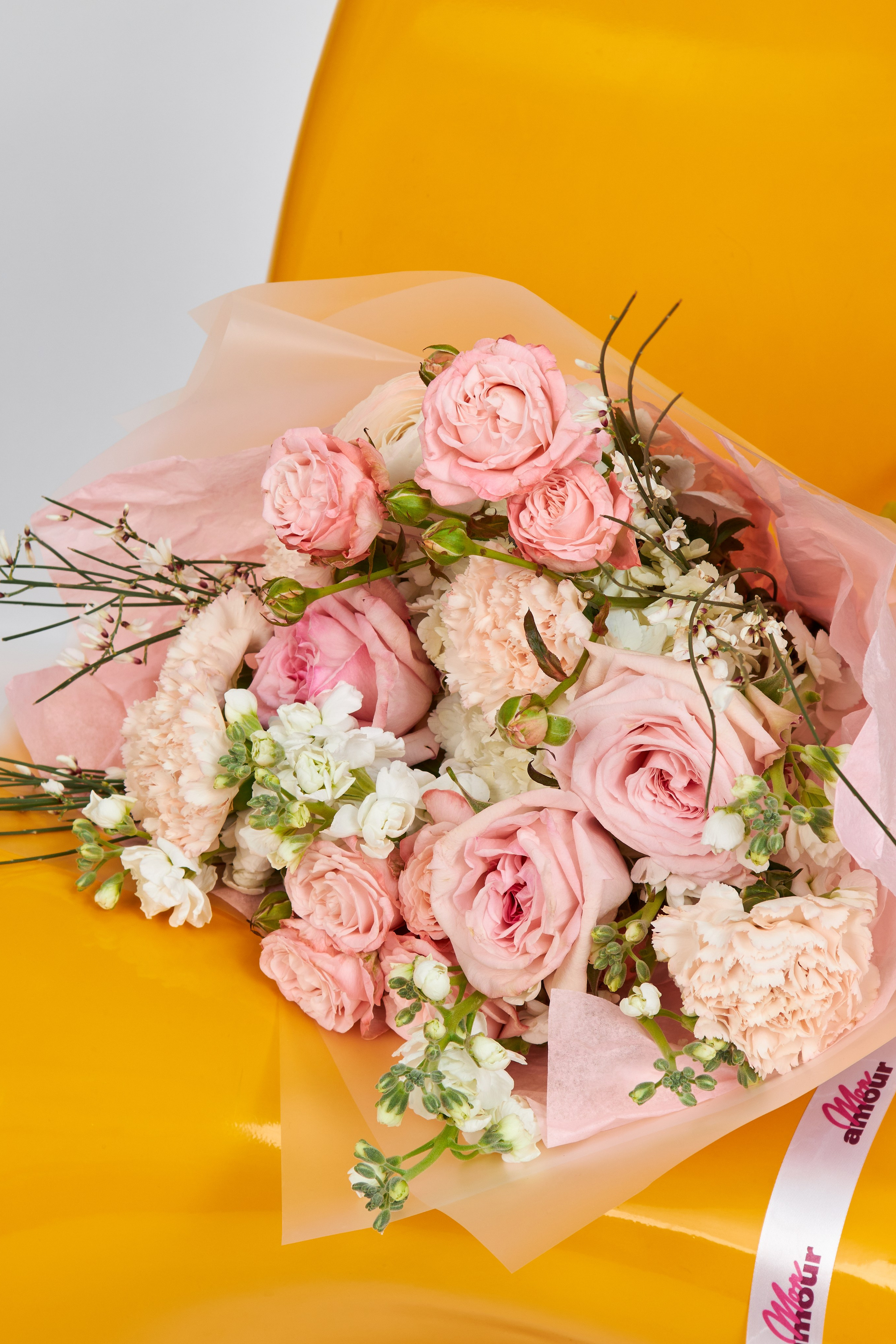 Профессиональная консультация по оптимальным ракурсам и композиции перед съемкой каталога вашей одежды в Москве