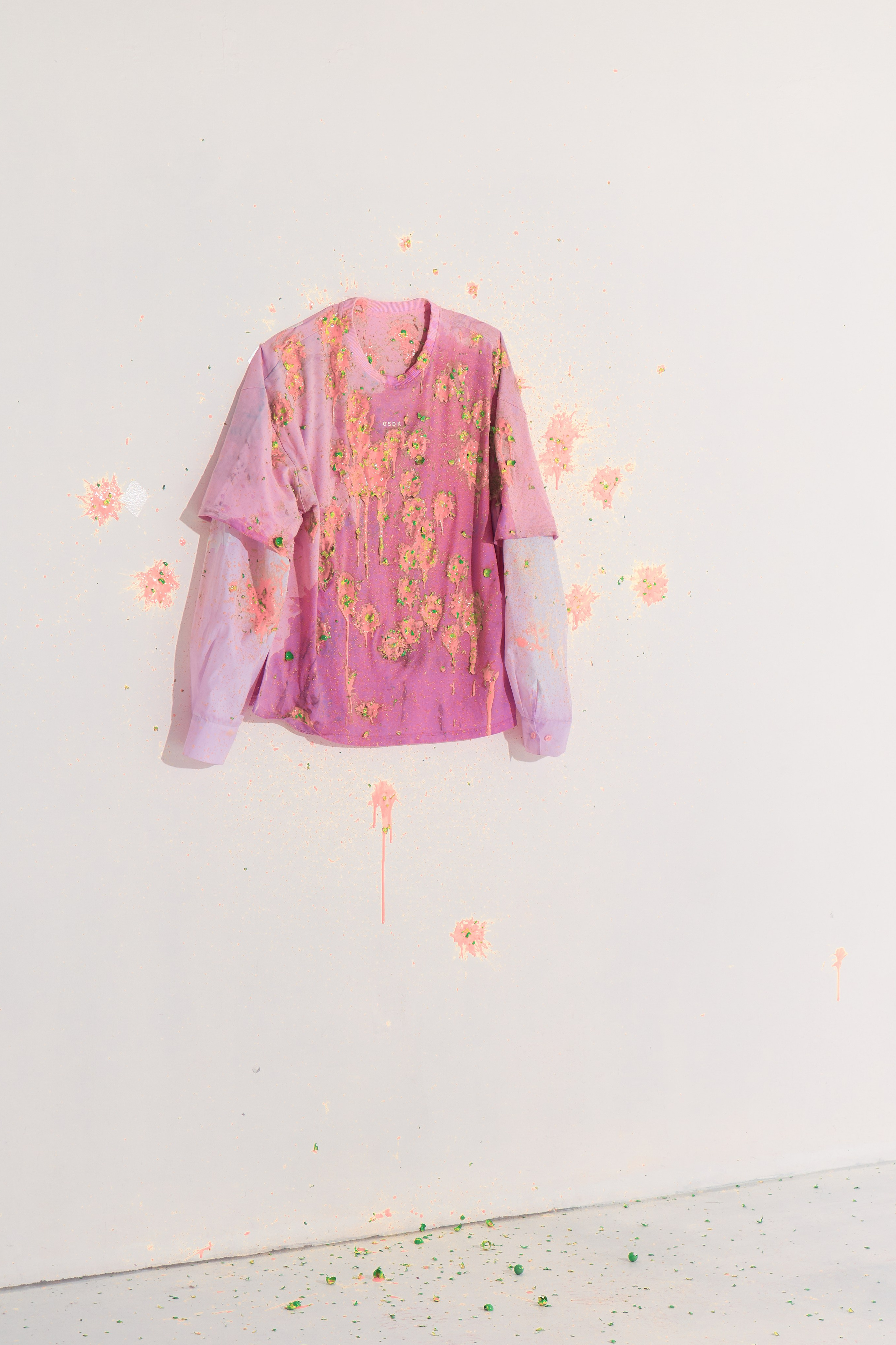 Предметная съемка одежды в Москве: организуем фотографа, который снимает "чисто и понятно"