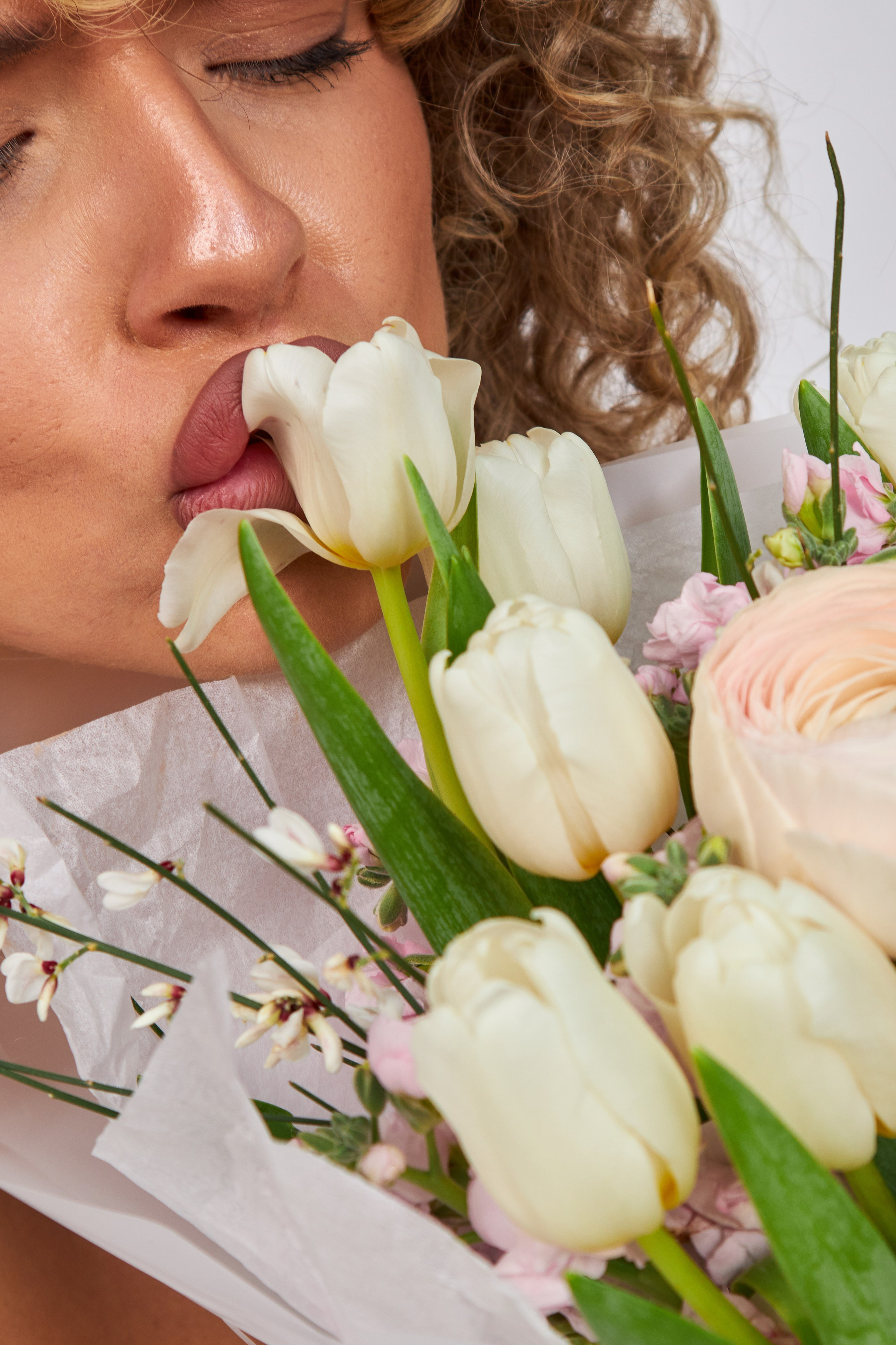 Организуем фотосъемку вашей одежды (женской/мужской/детской) в студии Москвы