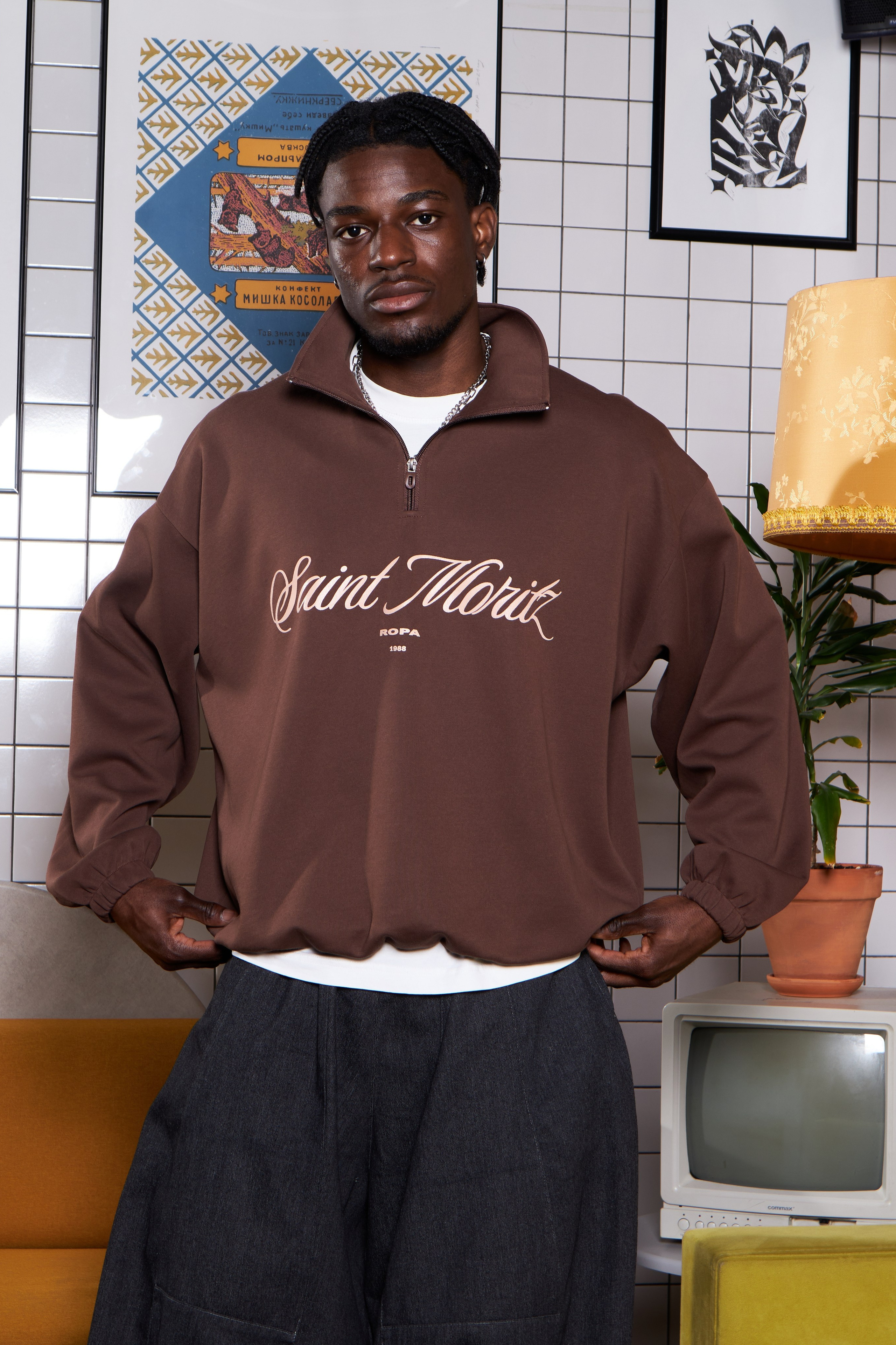 Съемка каталога одежды для подростков в Москве: стильные фото для привлечения аудитории на маркетплейсах